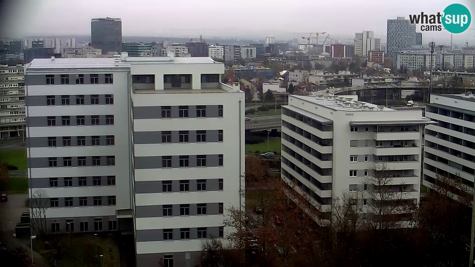 Rotonda en vivo que cruza Slavonska y Marin Držić Avenue en Zagreb webcam