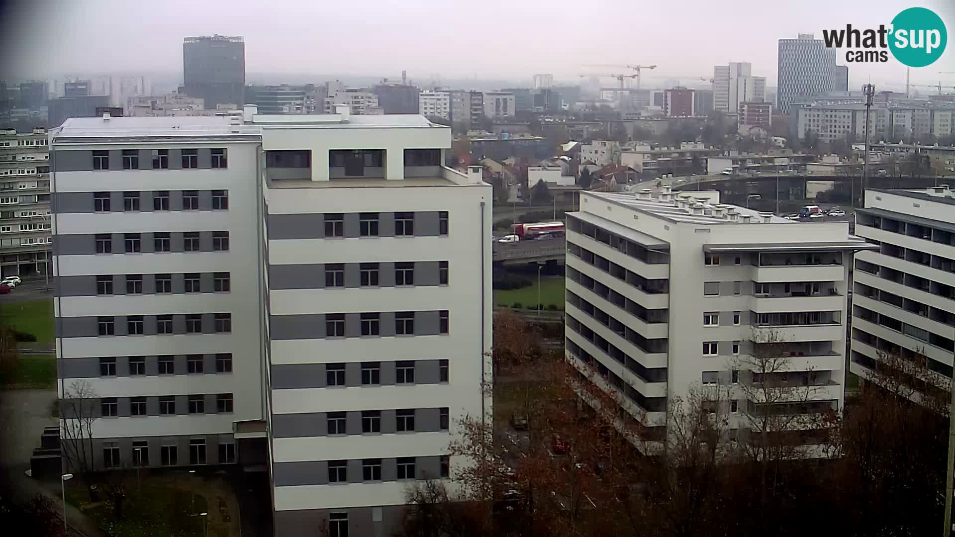 Rotonda en vivo que cruza Slavonska y Marin Držić Avenue en Zagreb webcam