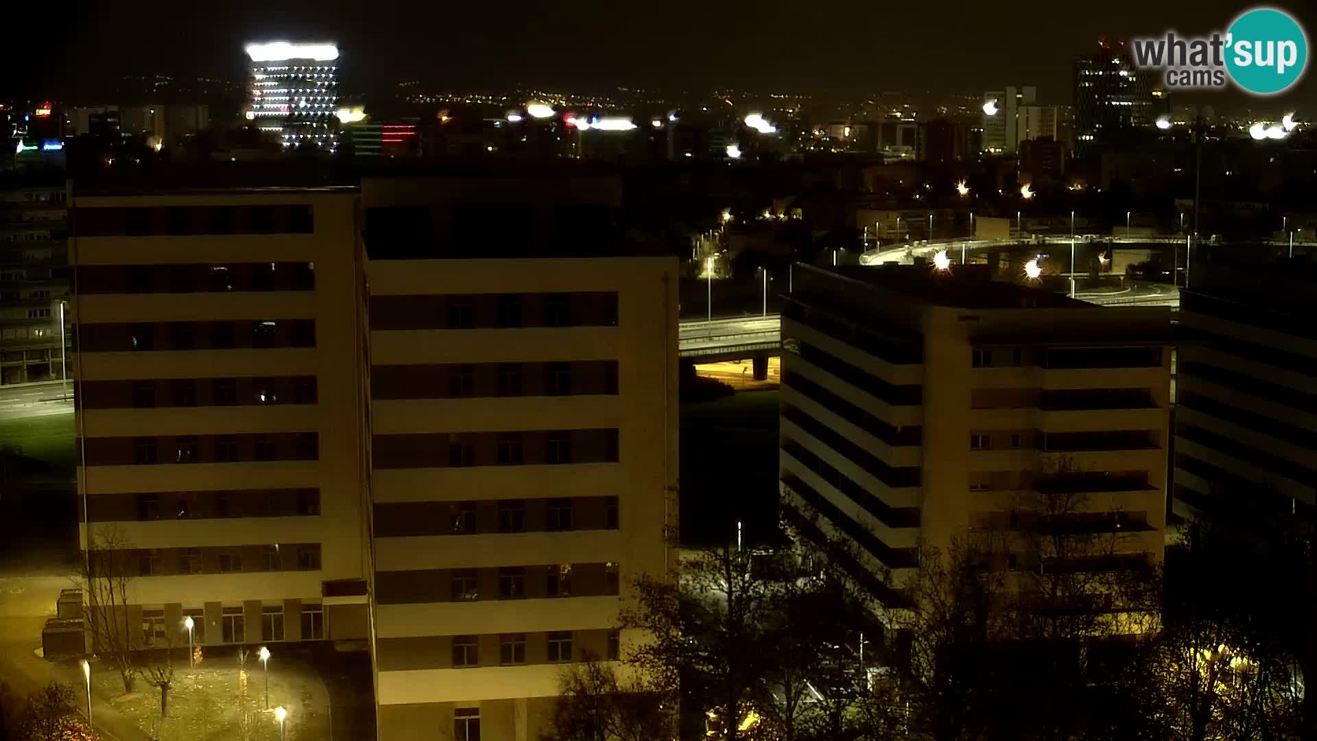 Rotonda en vivo que cruza Slavonska y Marin Držić Avenue en Zagreb webcam