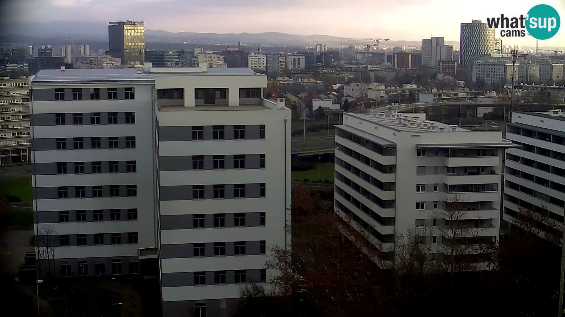 Rond-point en direct traversant les avenues Slavonska et Marin Držić à Zagreb webcam