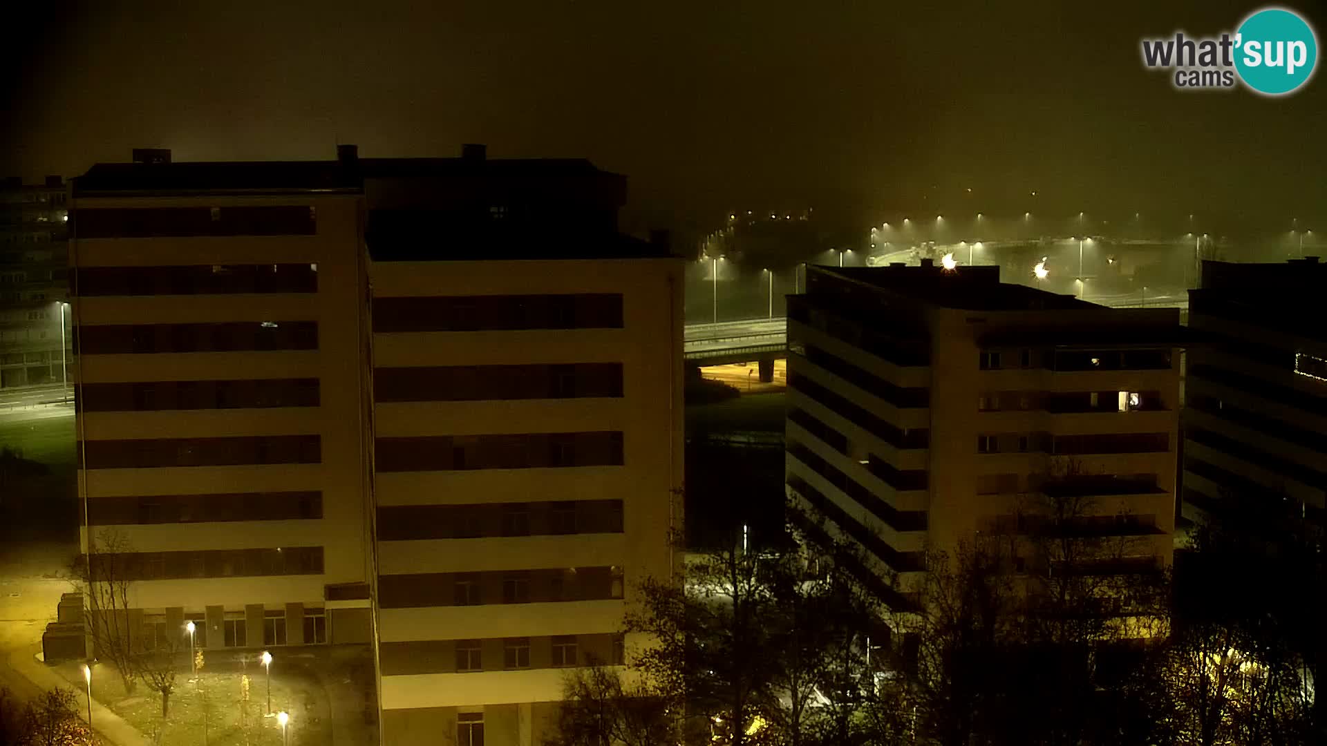 Rotonda en vivo que cruza Slavonska y Marin Držić Avenue en Zagreb webcam