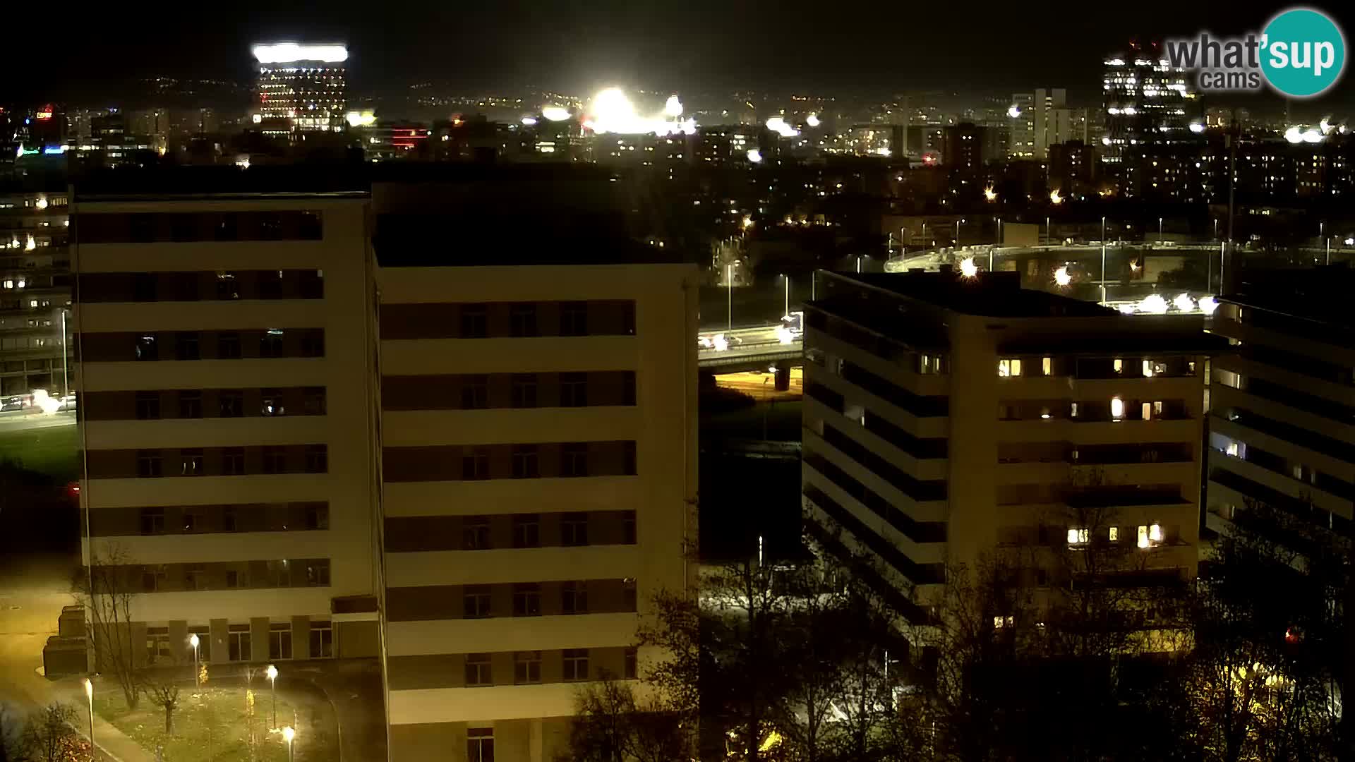 Rotonda en vivo que cruza Slavonska y Marin Držić Avenue en Zagreb webcam