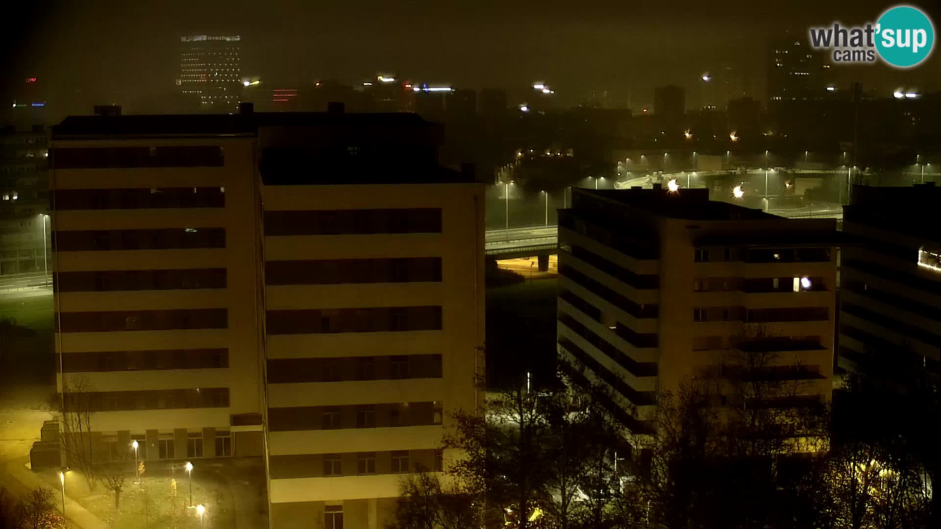 Rotonda en vivo que cruza Slavonska y Marin Držić Avenue en Zagreb webcam