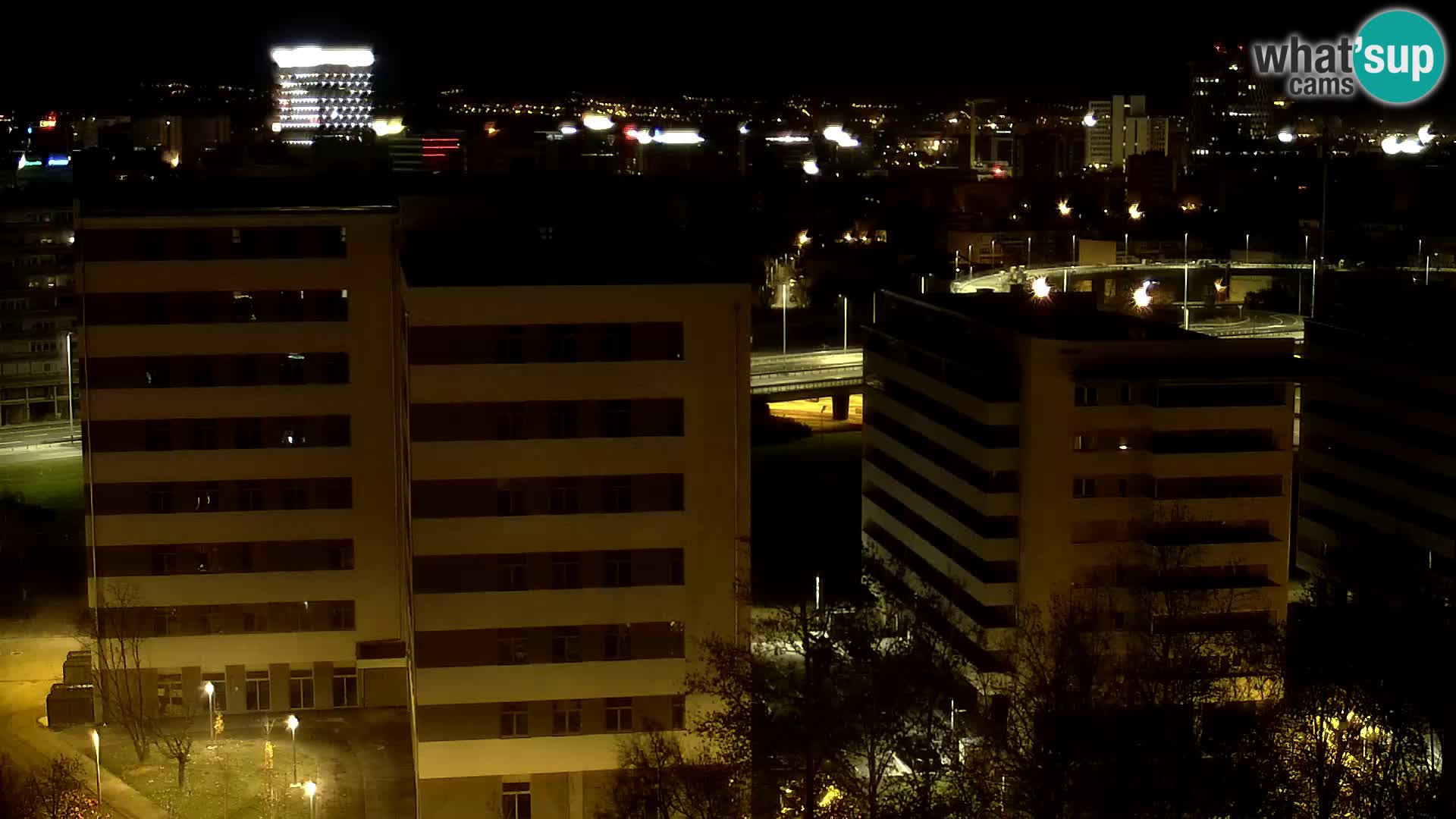 Rotonda en vivo que cruza Slavonska y Marin Držić Avenue en Zagreb webcam