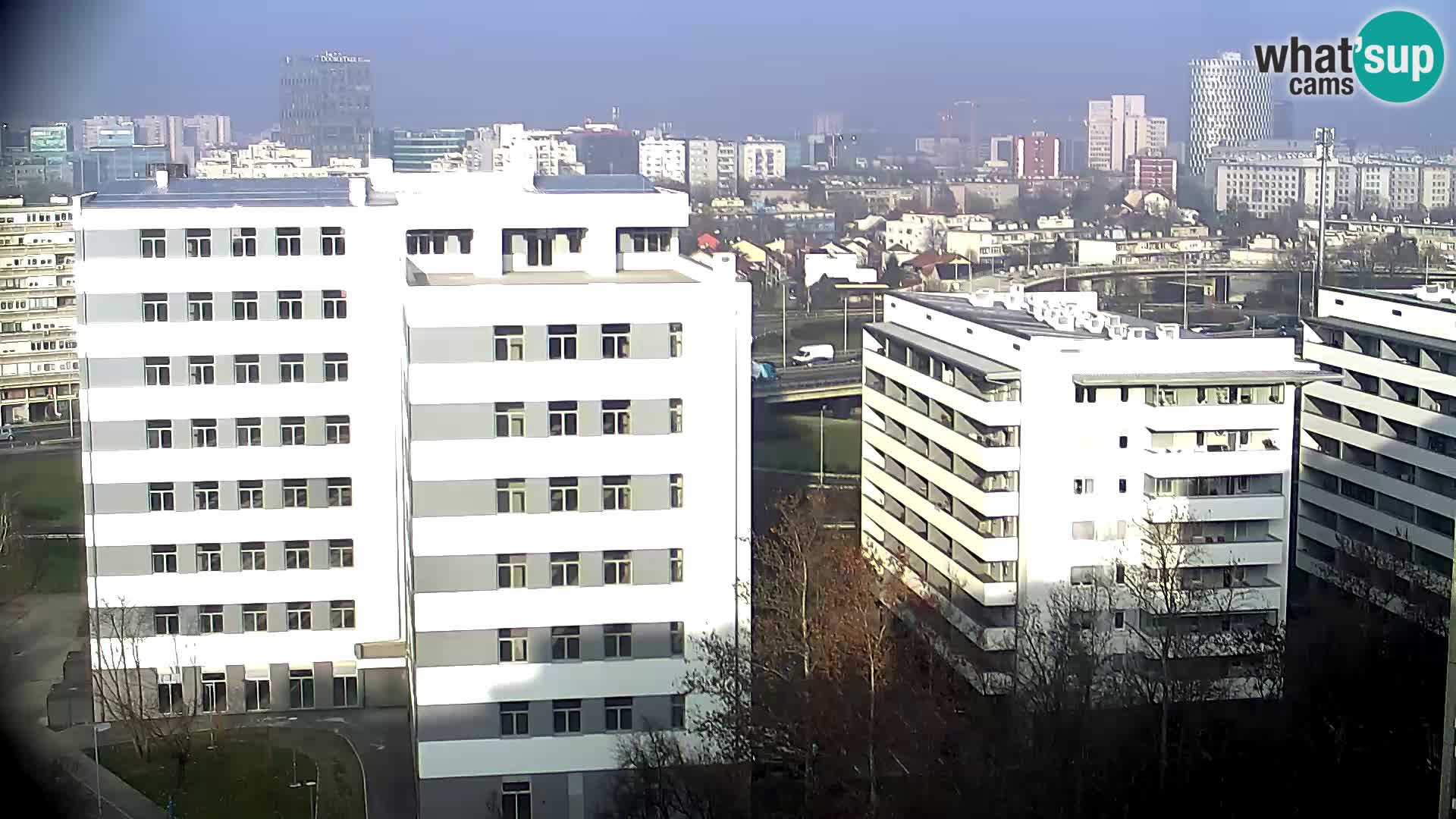 Rotonda en vivo que cruza Slavonska y Marin Držić Avenue en Zagreb webcam