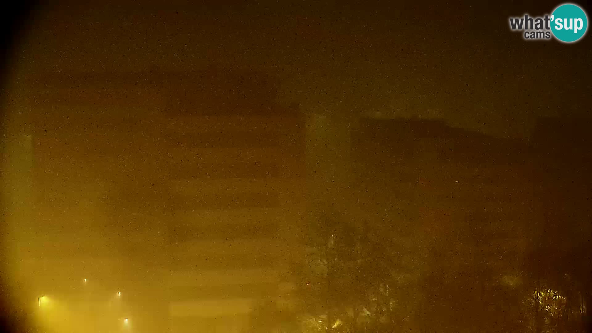 Rotonda en vivo que cruza Slavonska y Marin Držić Avenue en Zagreb webcam