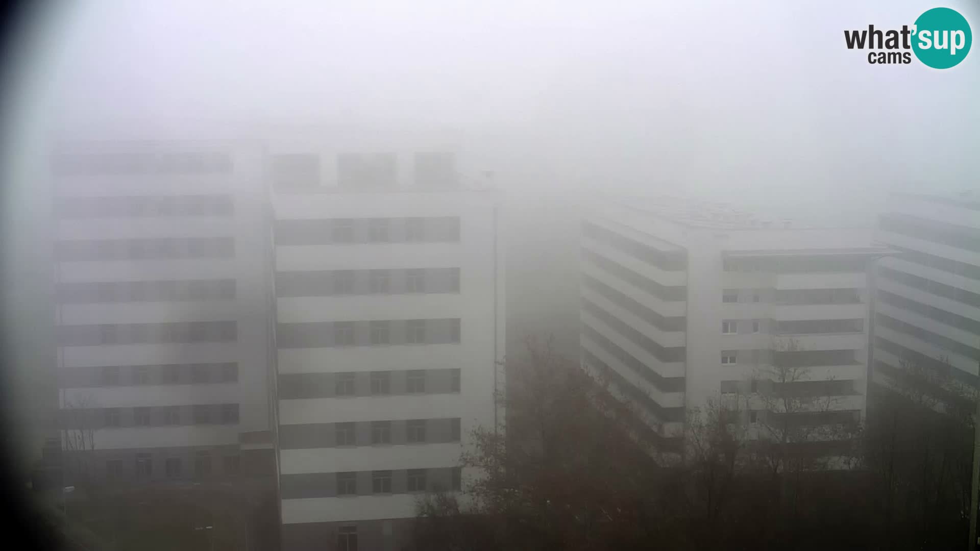 Rotonda en vivo que cruza Slavonska y Marin Držić Avenue en Zagreb webcam