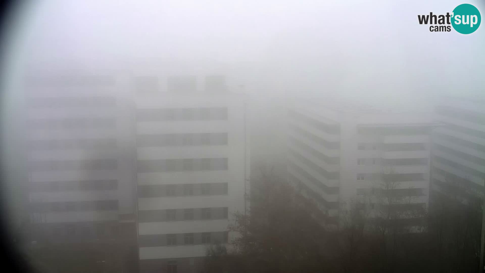 Rotonda en vivo que cruza Slavonska y Marin Držić Avenue en Zagreb webcam