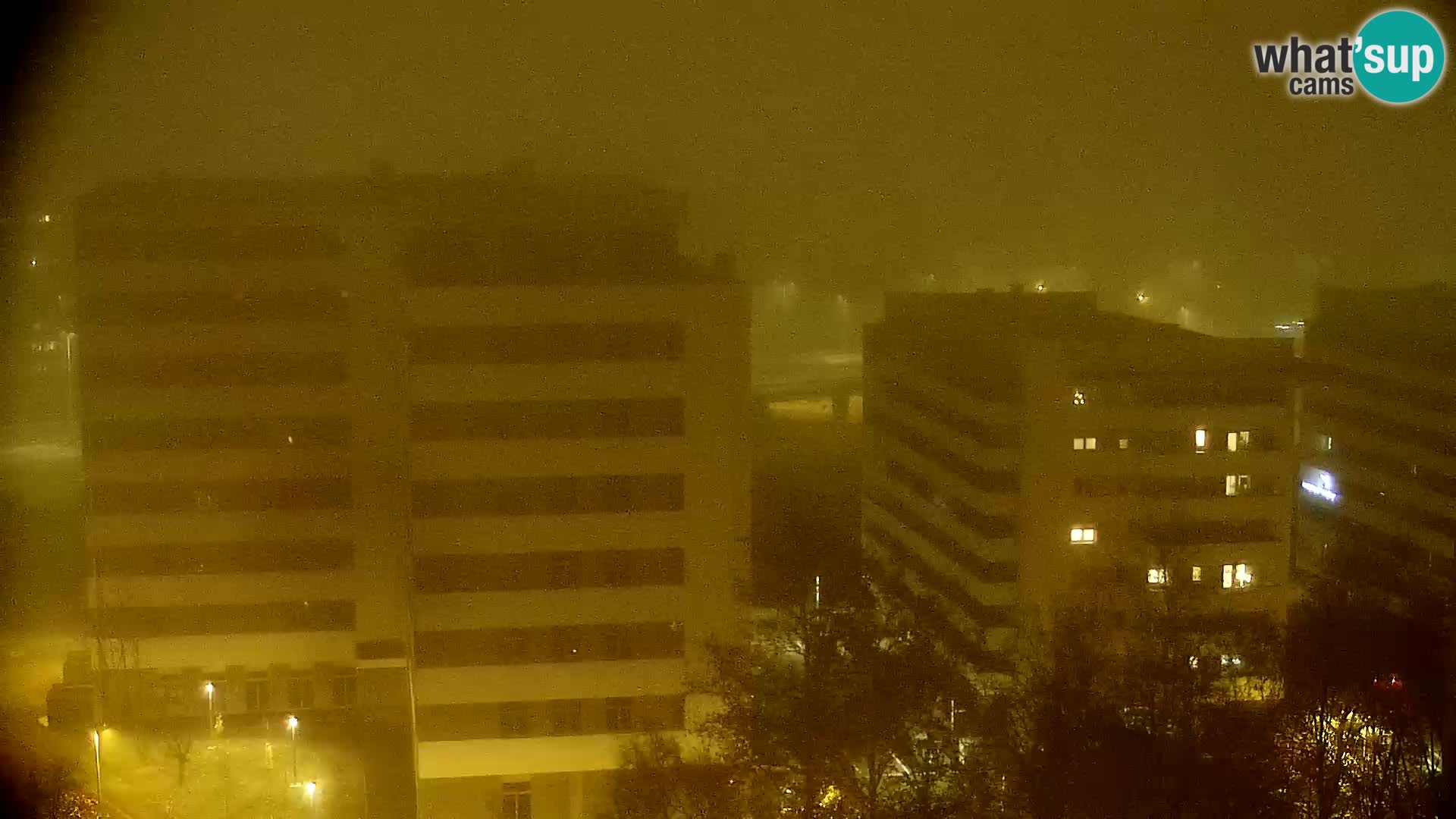 Rotonda en vivo que cruza Slavonska y Marin Držić Avenue en Zagreb webcam