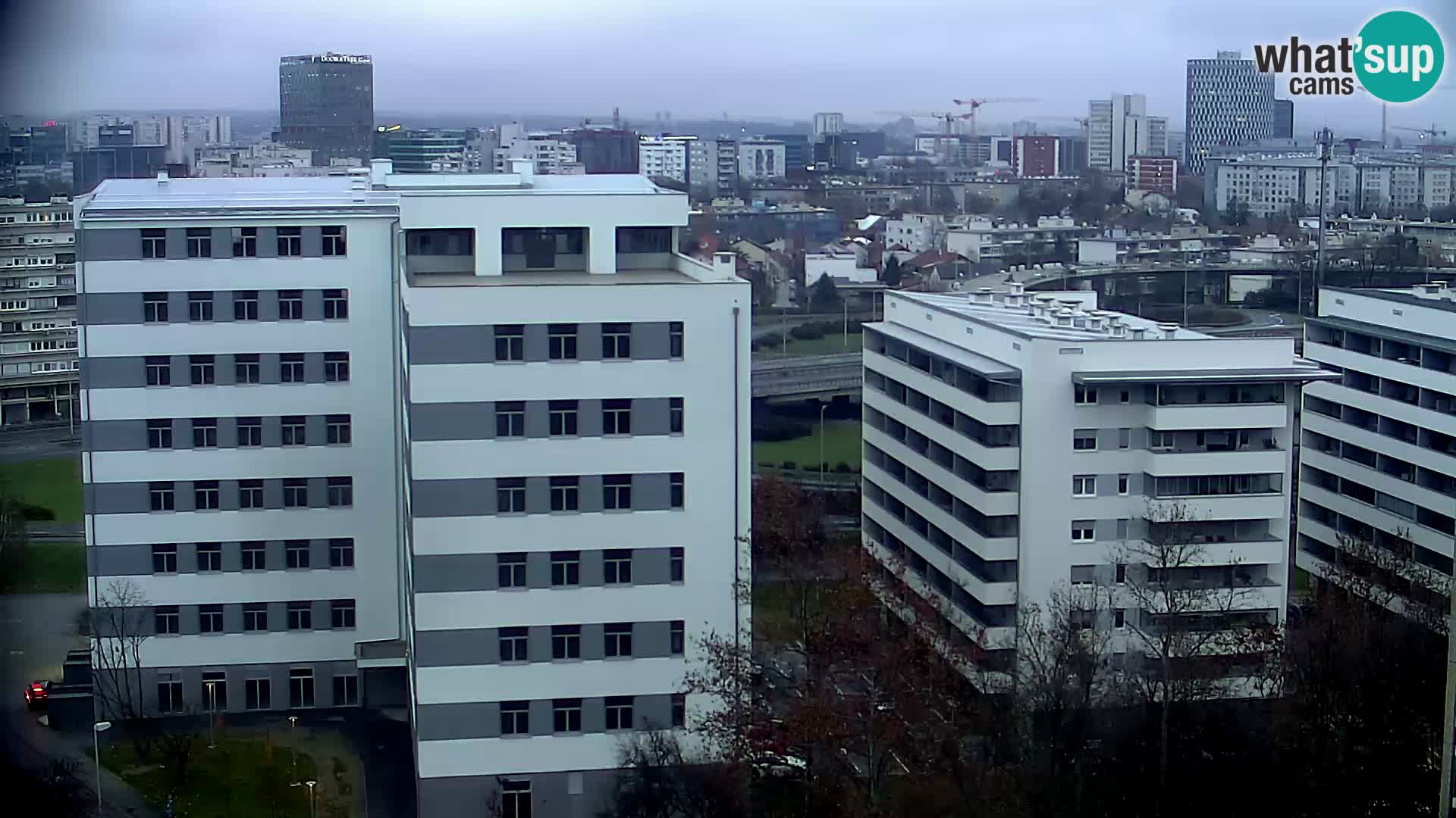 Rotonda en vivo que cruza Slavonska y Marin Držić Avenue en Zagreb webcam