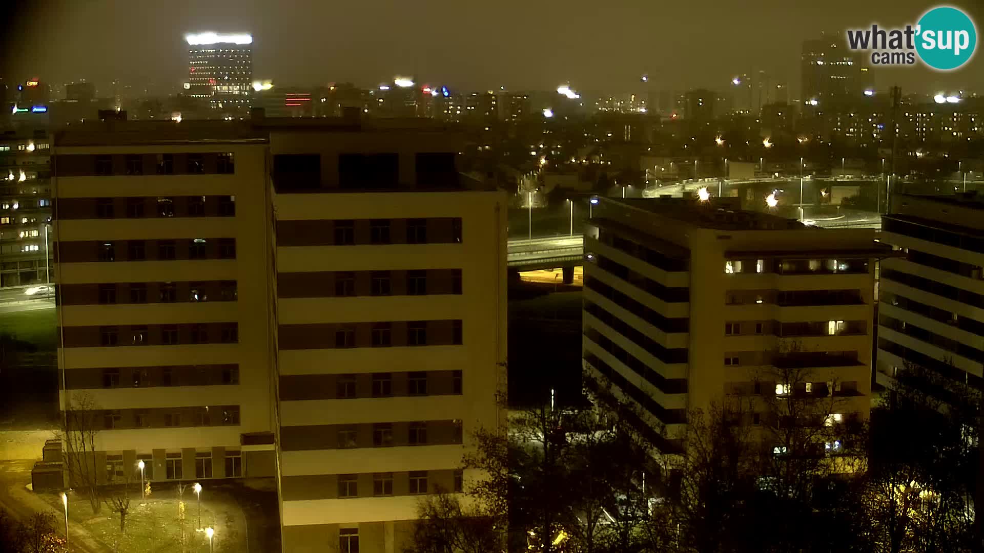 Rotonda en vivo que cruza Slavonska y Marin Držić Avenue en Zagreb webcam