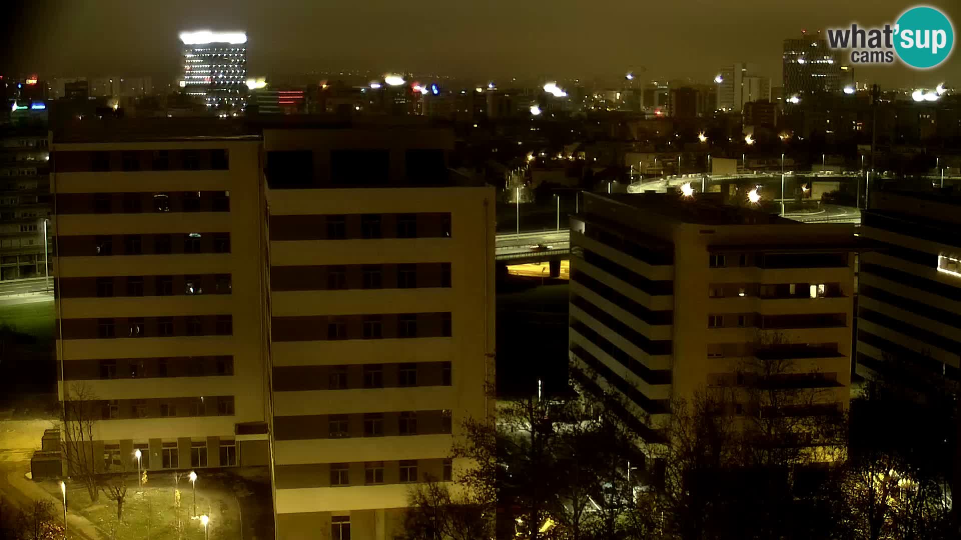 Rotonda en vivo que cruza Slavonska y Marin Držić Avenue en Zagreb webcam