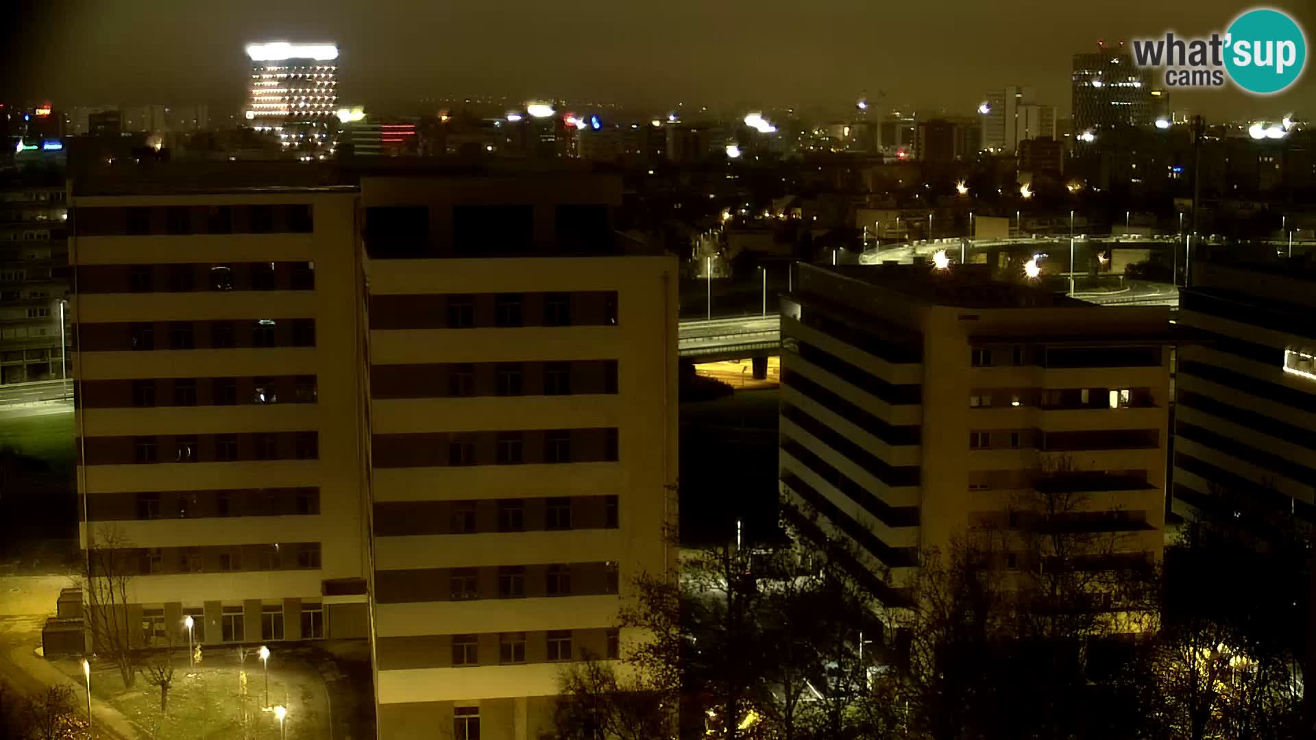 Rotonda en vivo que cruza Slavonska y Marin Držić Avenue en Zagreb webcam