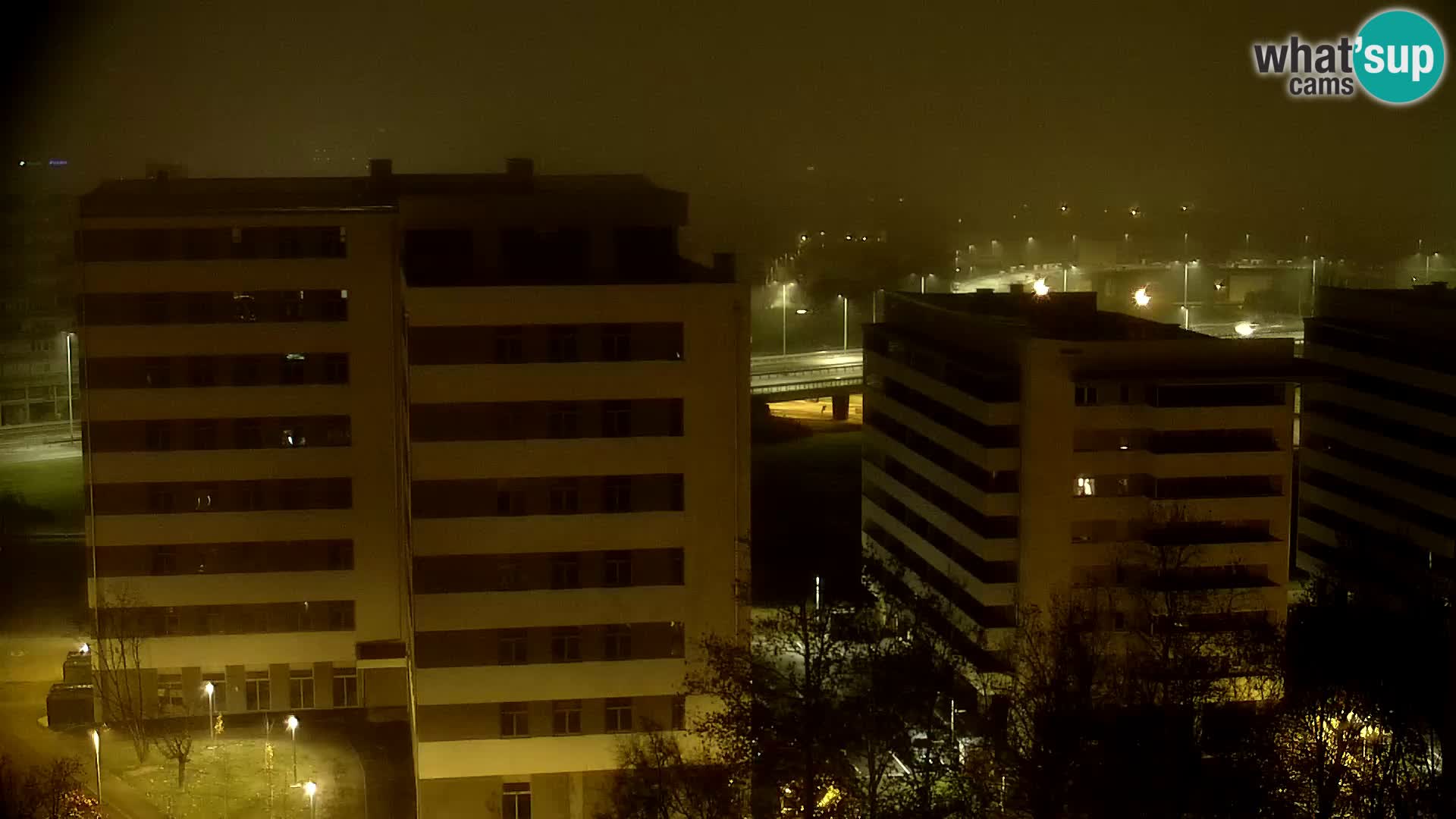 Rotonda en vivo que cruza Slavonska y Marin Držić Avenue en Zagreb webcam