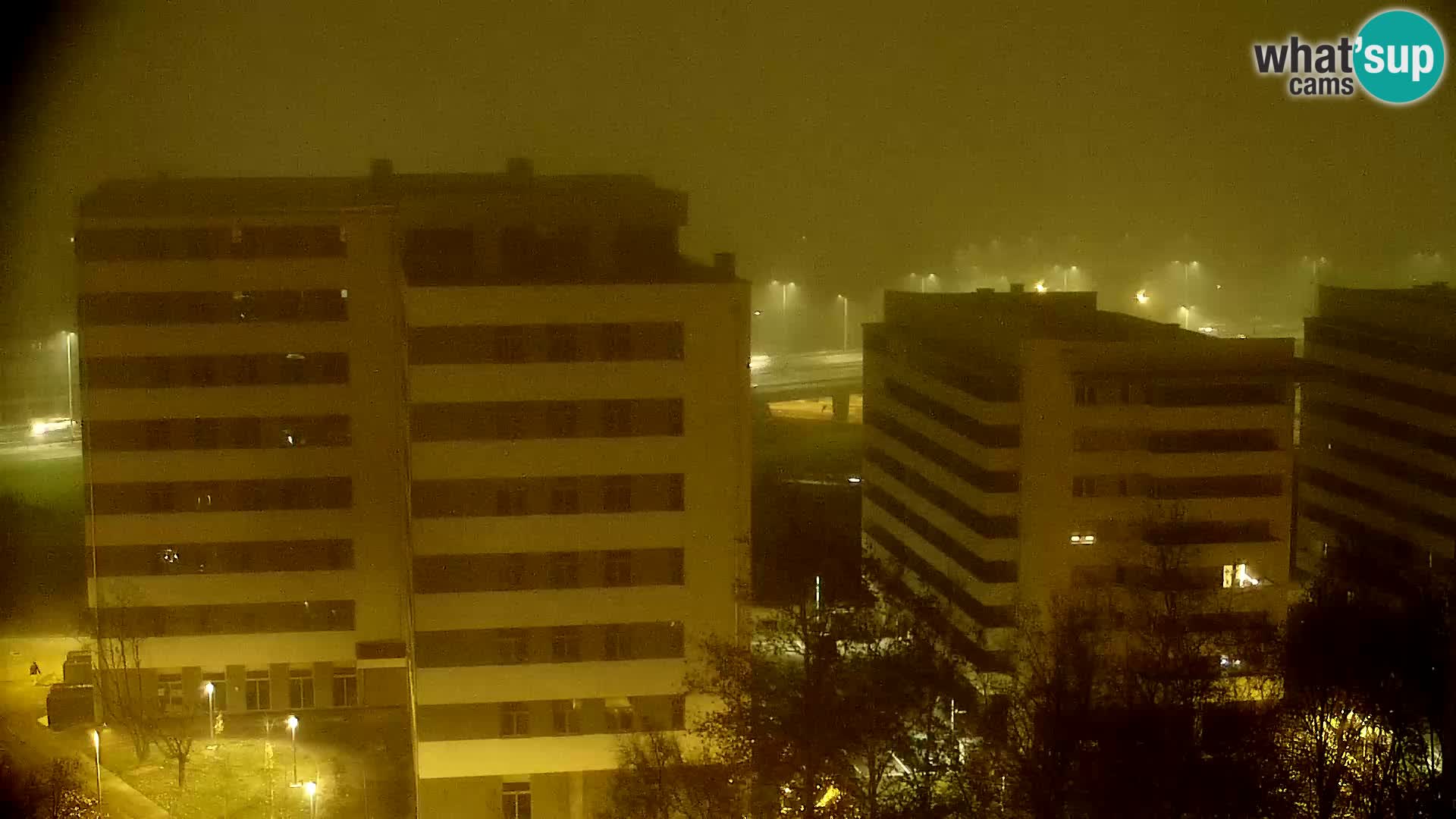 Rotonda en vivo que cruza Slavonska y Marin Držić Avenue en Zagreb webcam
