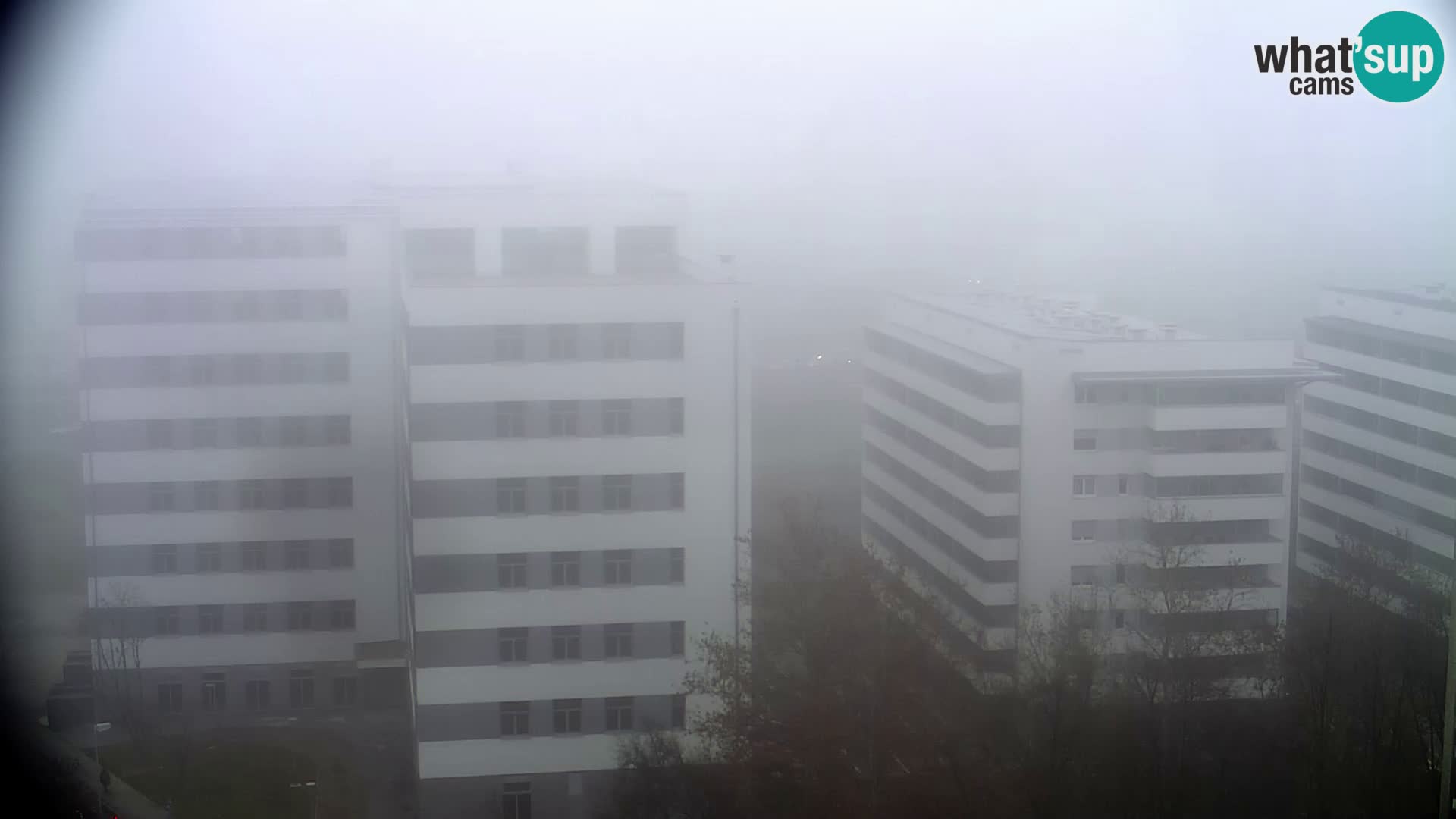 Rotonda en vivo que cruza Slavonska y Marin Držić Avenue en Zagreb webcam