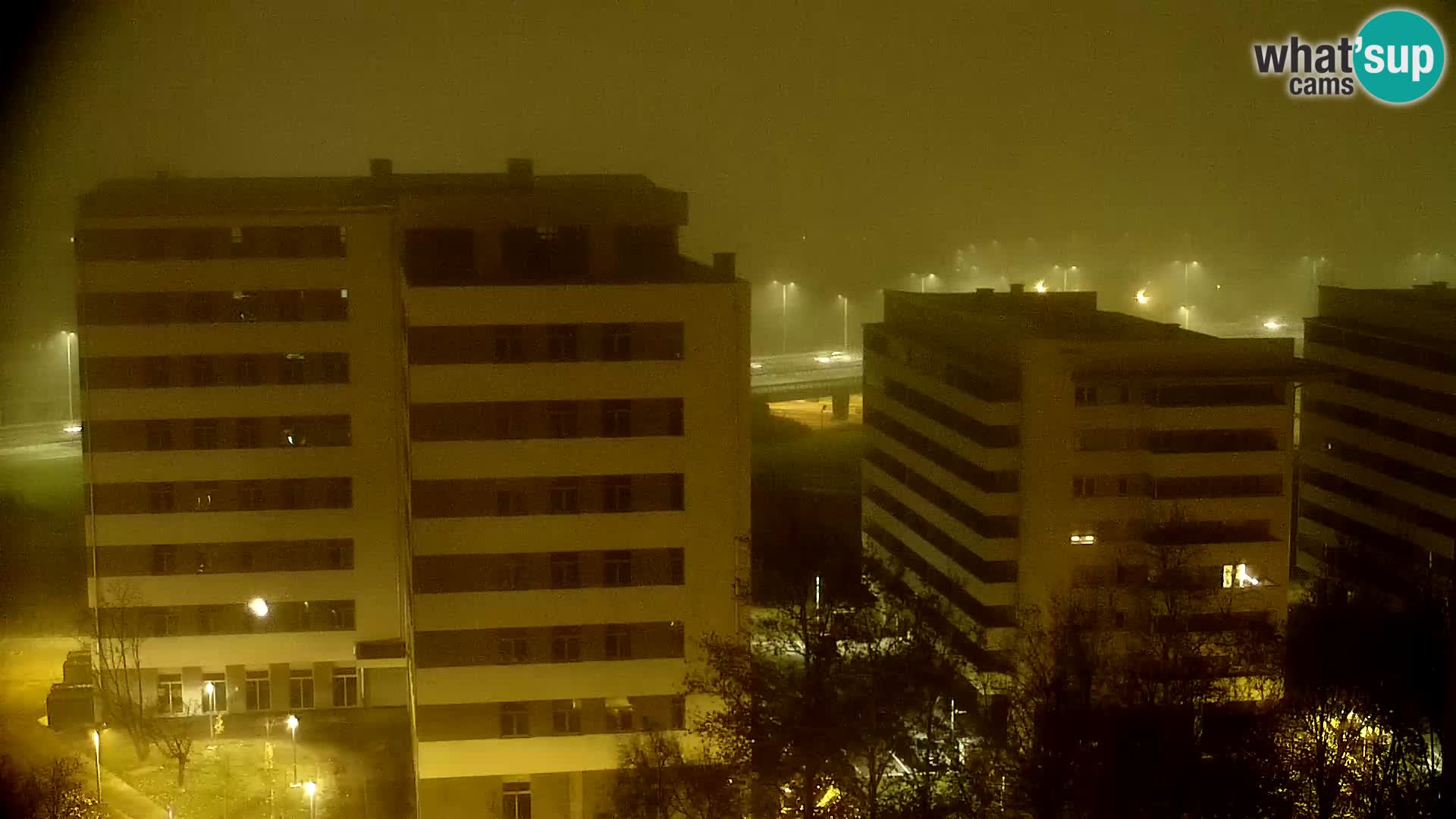 Rotonda en vivo que cruza Slavonska y Marin Držić Avenue en Zagreb webcam