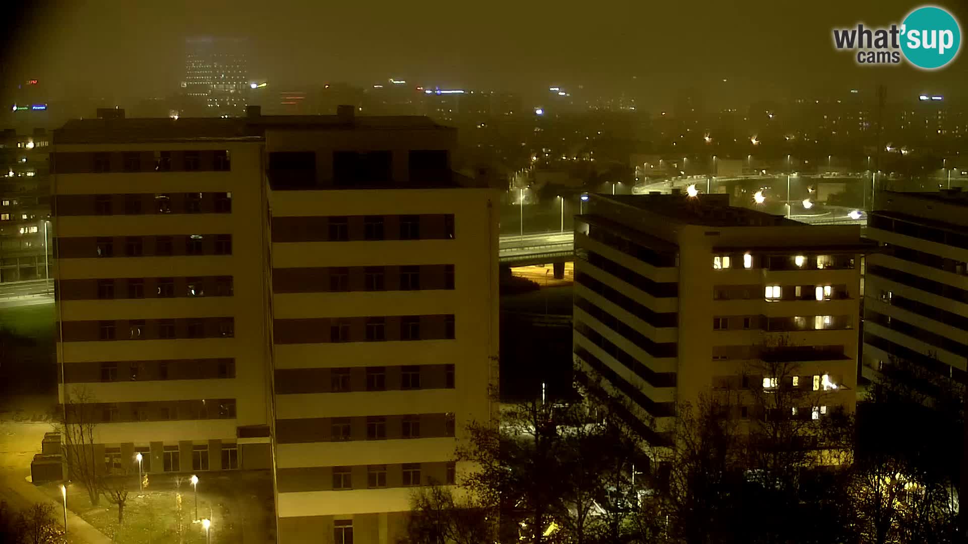 Rotonda en vivo que cruza Slavonska y Marin Držić Avenue en Zagreb webcam