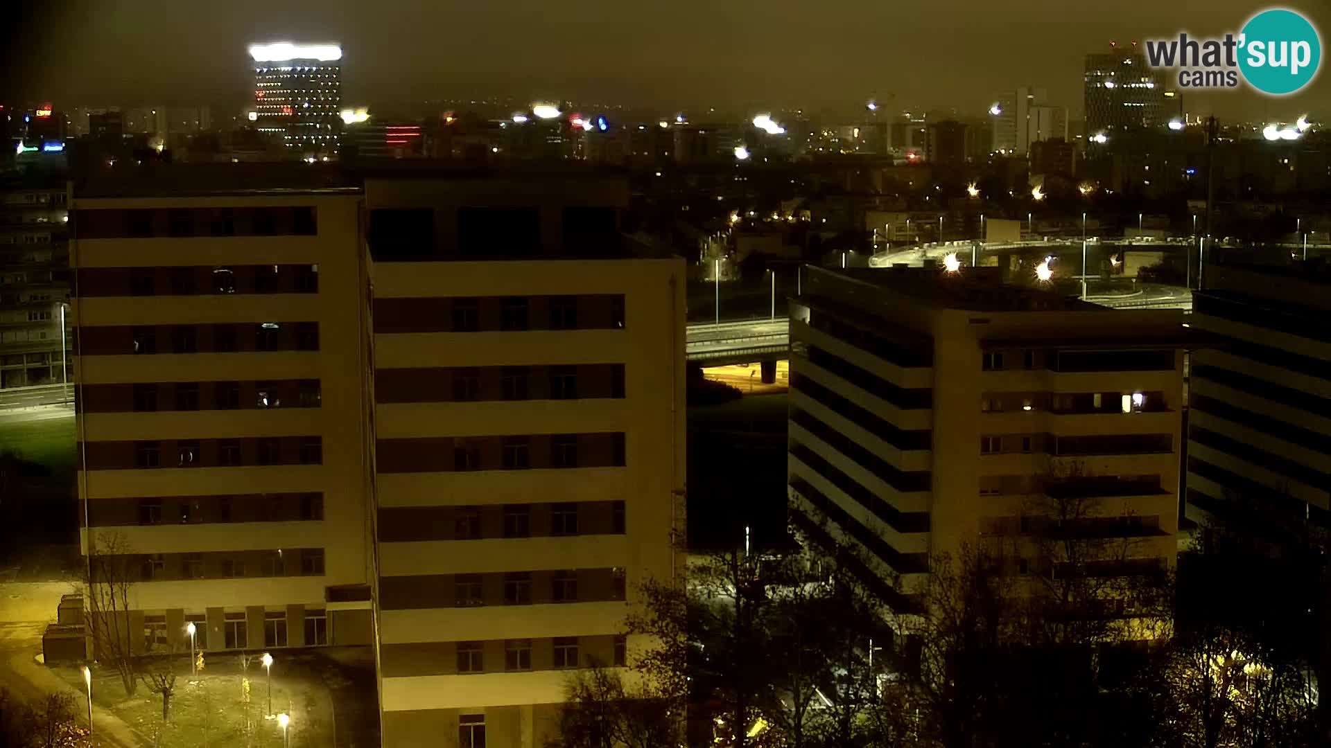 Rotonda en vivo que cruza Slavonska y Marin Držić Avenue en Zagreb webcam