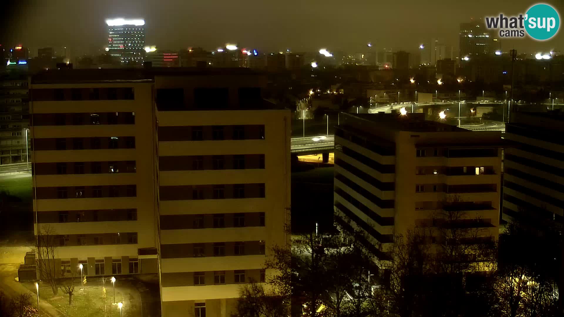 Rotonda en vivo que cruza Slavonska y Marin Držić Avenue en Zagreb webcam