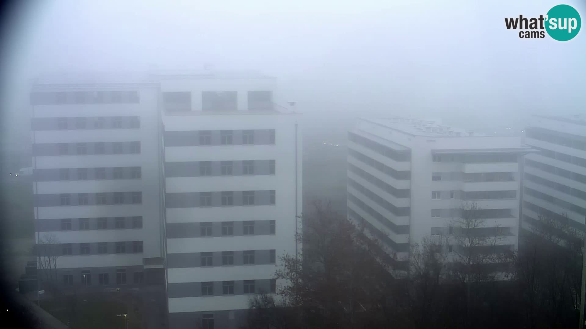 Rotonda en vivo que cruza Slavonska y Marin Držić Avenue en Zagreb webcam