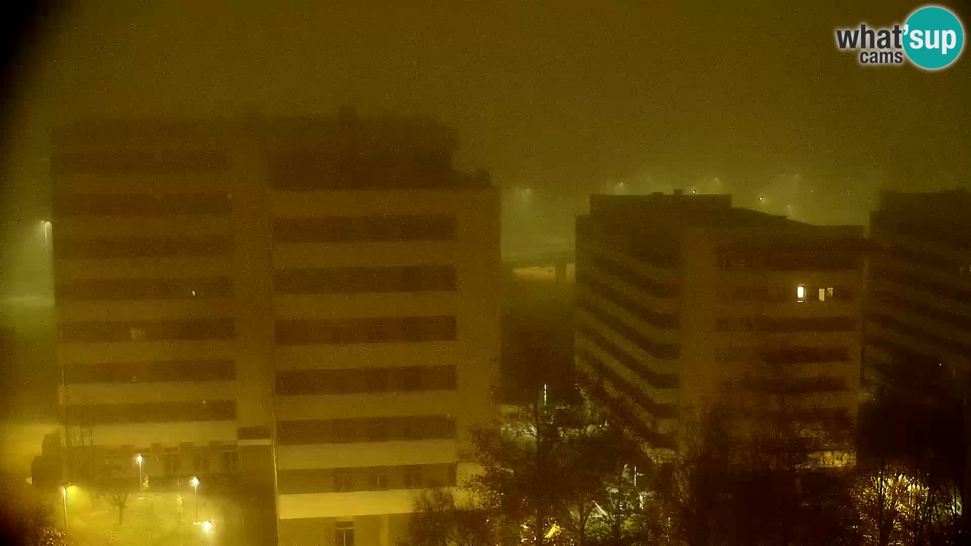 Rotonda en vivo que cruza Slavonska y Marin Držić Avenue en Zagreb webcam