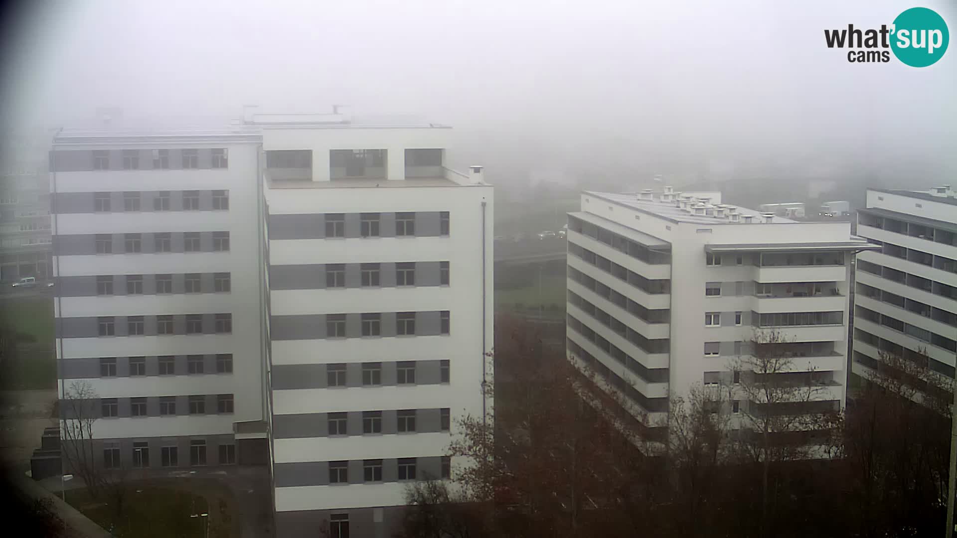 Rotonda en vivo que cruza Slavonska y Marin Držić Avenue en Zagreb webcam