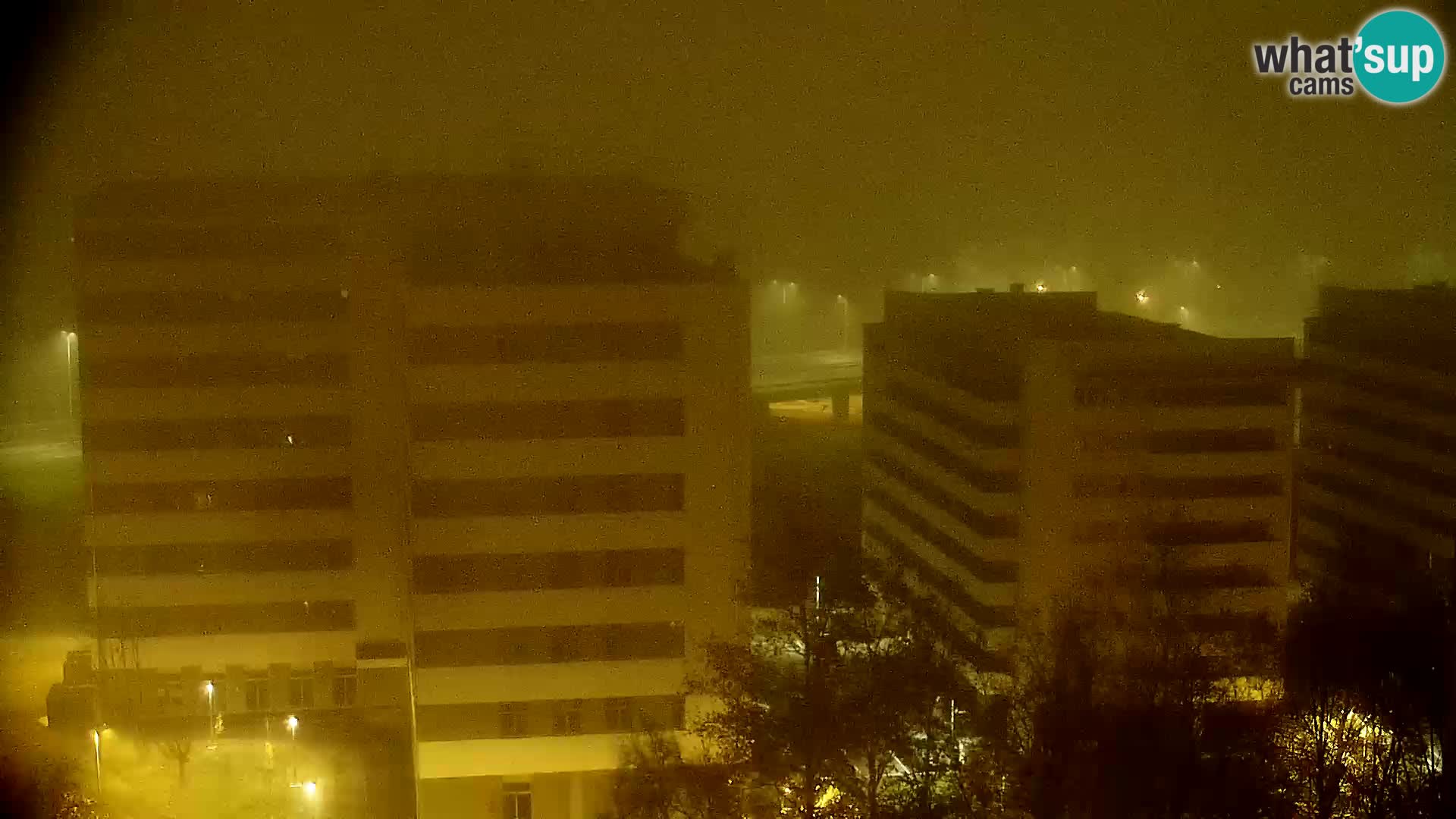 Rotonda en vivo que cruza Slavonska y Marin Držić Avenue en Zagreb webcam