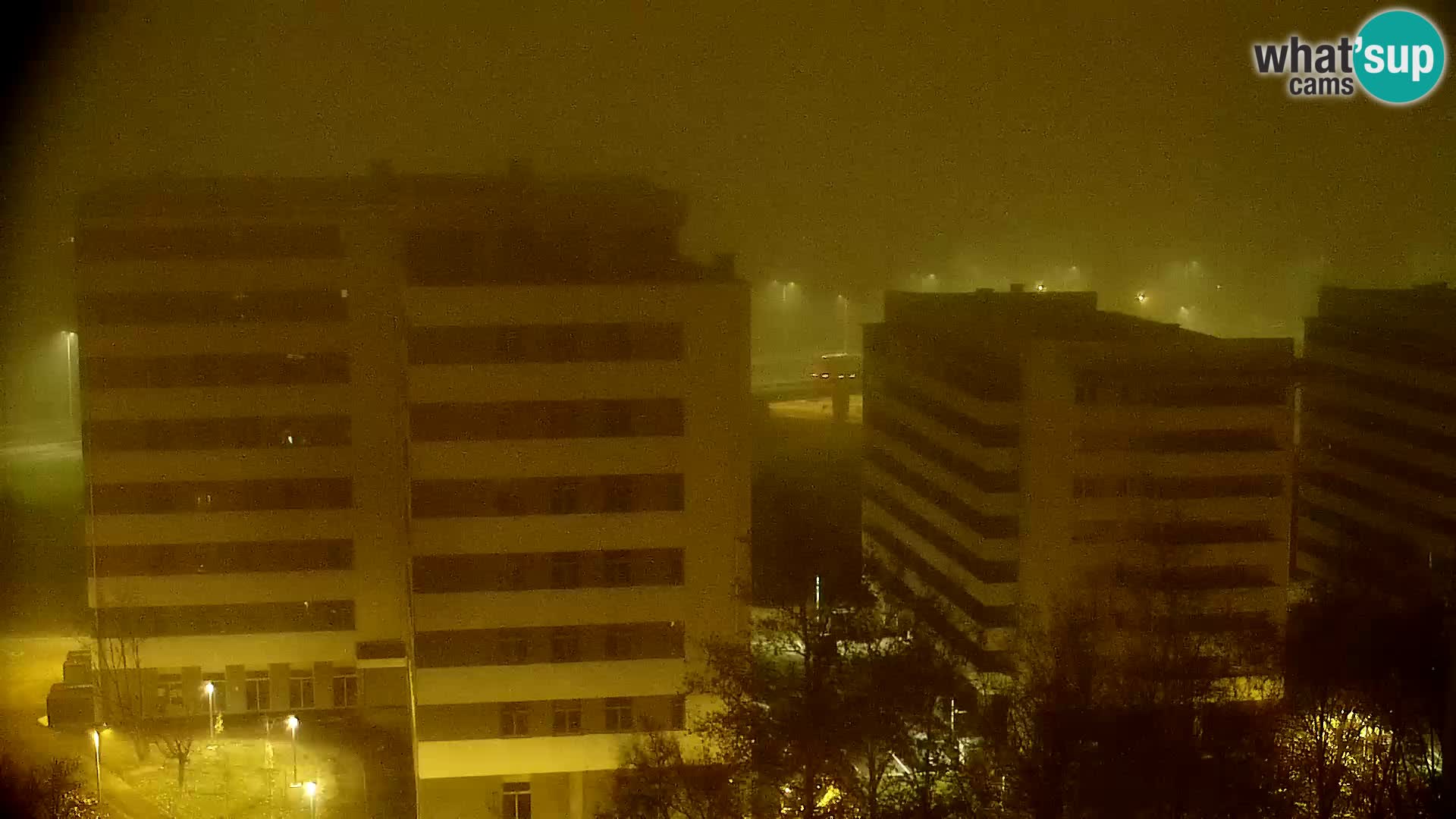 Rotonda en vivo que cruza Slavonska y Marin Držić Avenue en Zagreb webcam