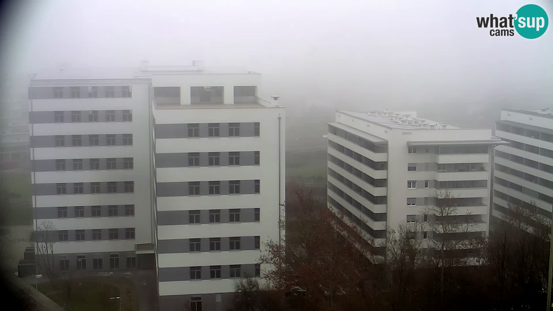 Rotonda en vivo que cruza Slavonska y Marin Držić Avenue en Zagreb webcam