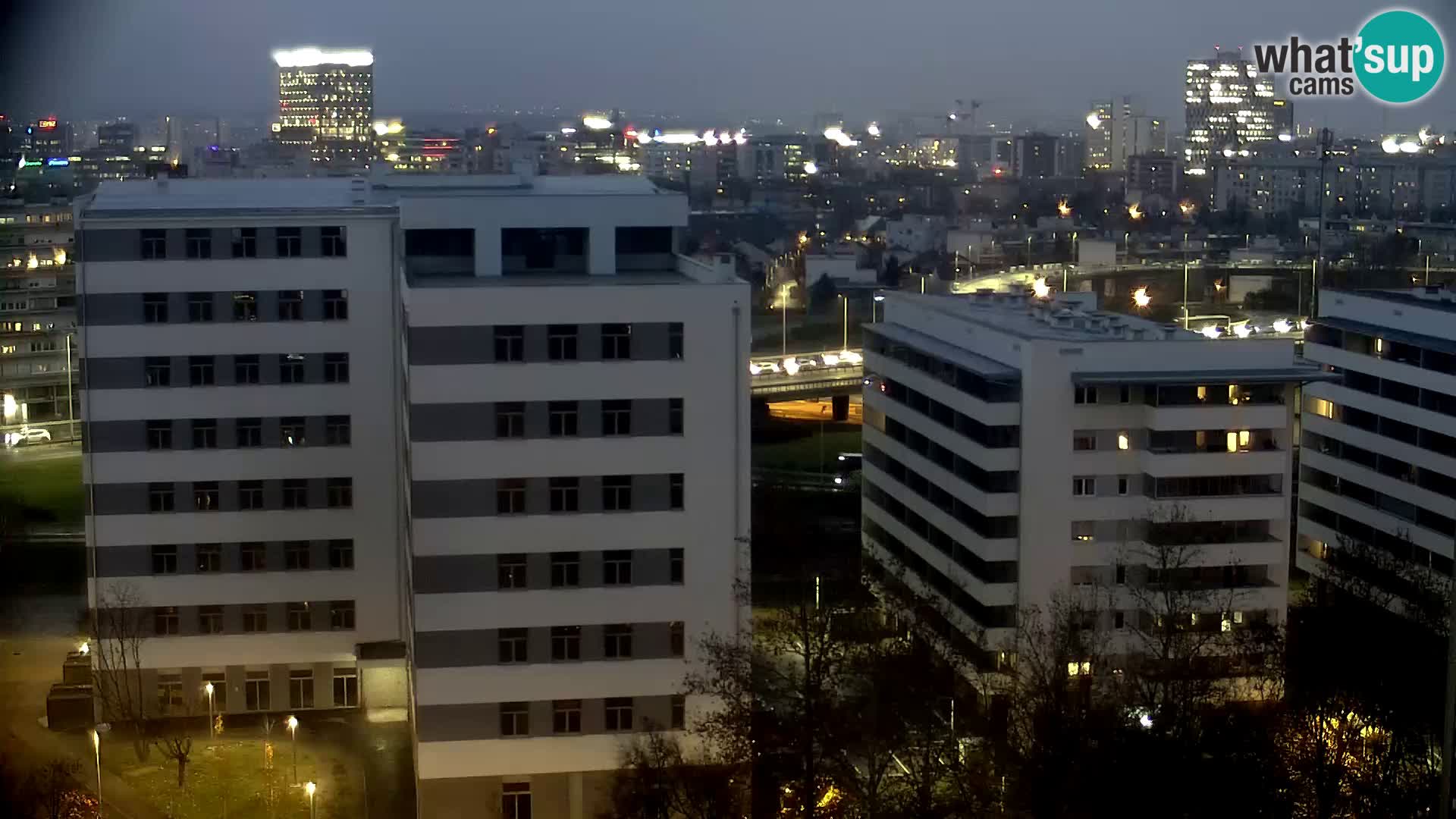 Rotonda en vivo que cruza Slavonska y Marin Držić Avenue en Zagreb webcam