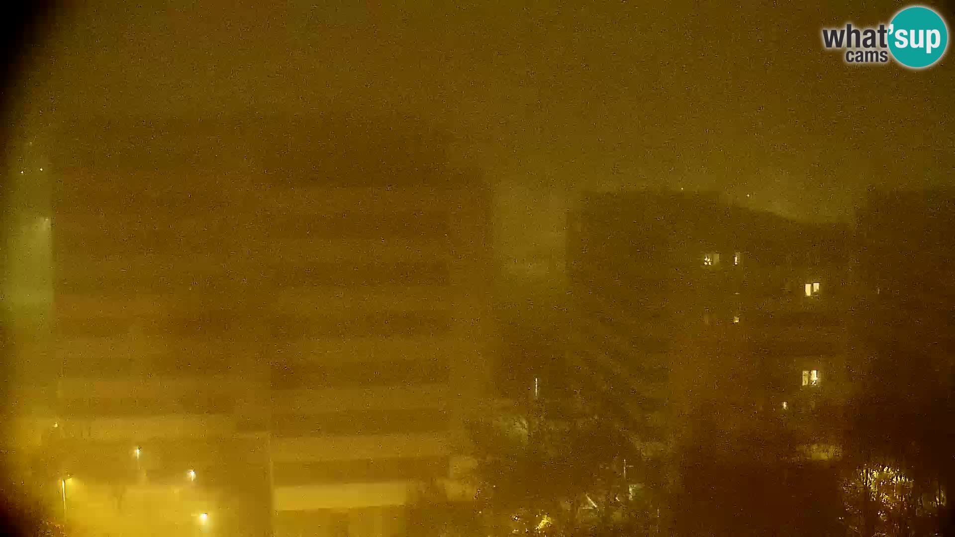 Rotonda en vivo que cruza Slavonska y Marin Držić Avenue en Zagreb webcam