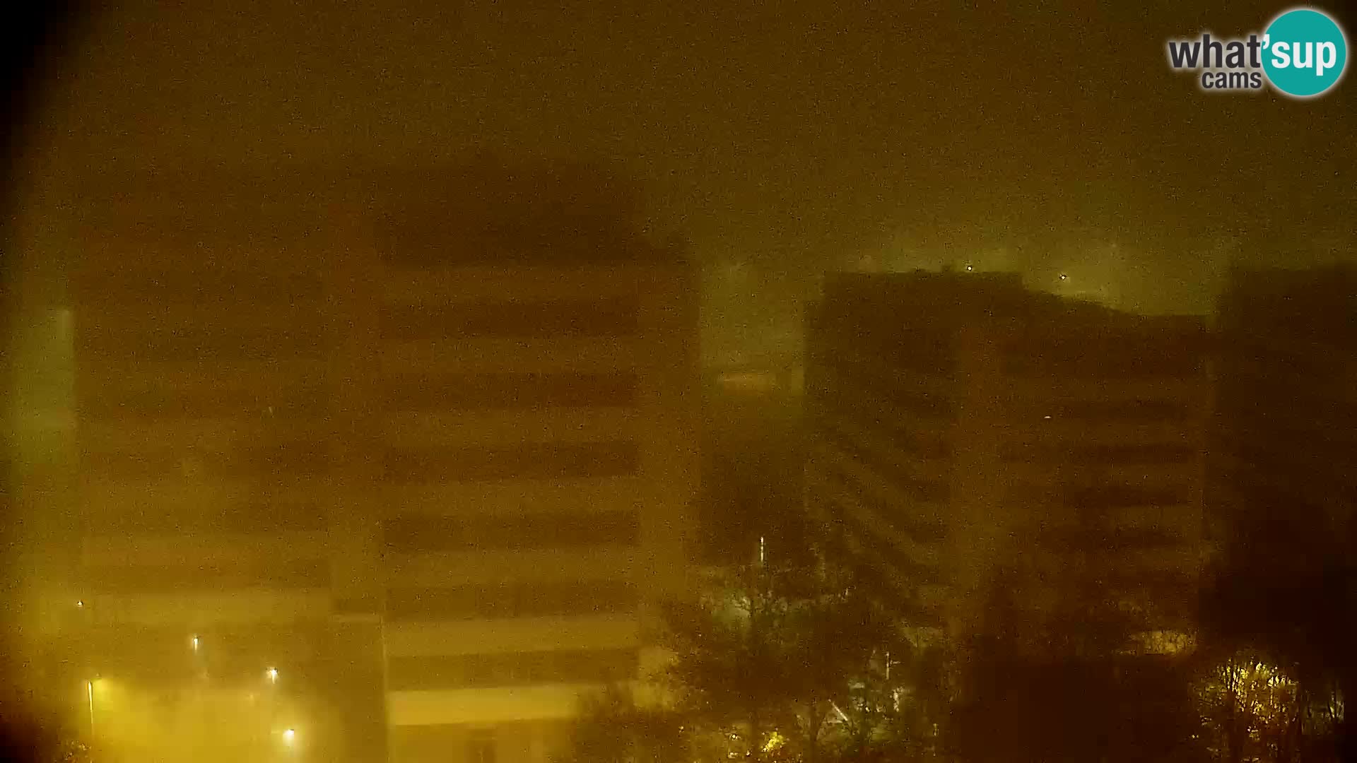 Rotonda en vivo que cruza Slavonska y Marin Držić Avenue en Zagreb webcam