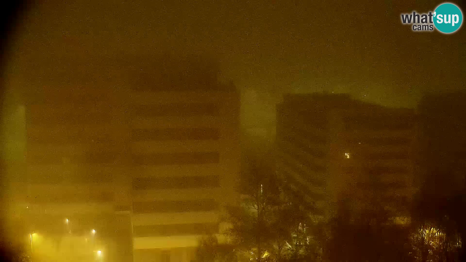 Rotonda en vivo que cruza Slavonska y Marin Držić Avenue en Zagreb webcam