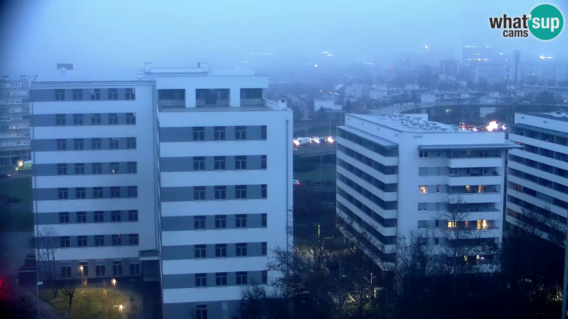 Rotonda en vivo que cruza Slavonska y Marin Držić Avenue en Zagreb webcam