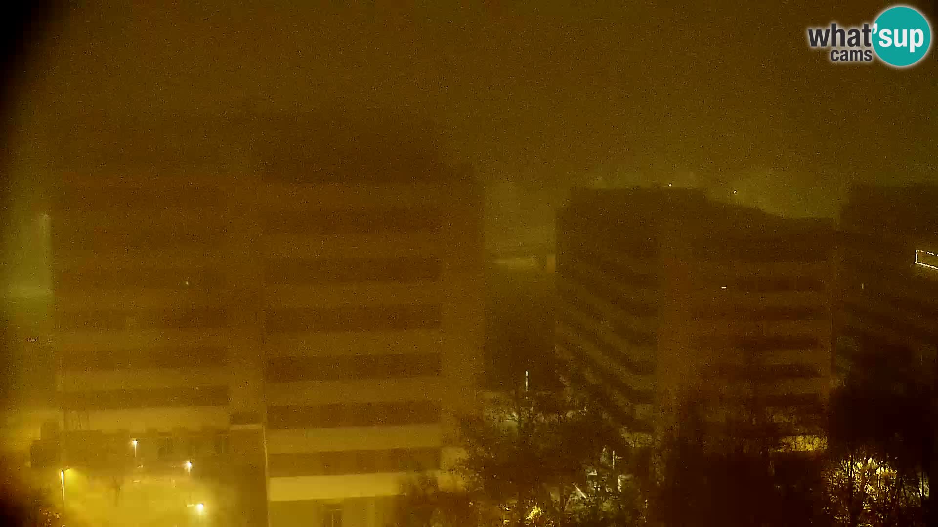 Rotonda en vivo que cruza Slavonska y Marin Držić Avenue en Zagreb webcam