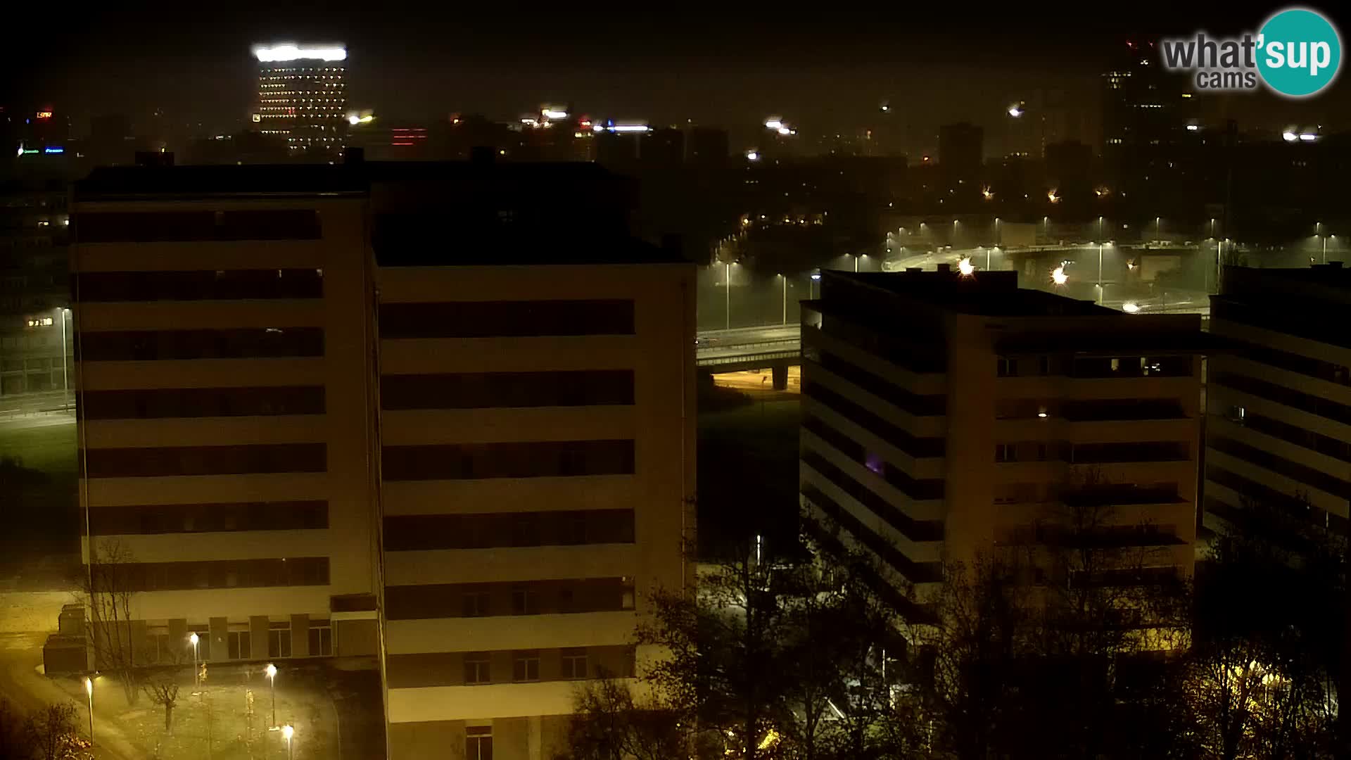 Rotonda en vivo que cruza Slavonska y Marin Držić Avenue en Zagreb webcam