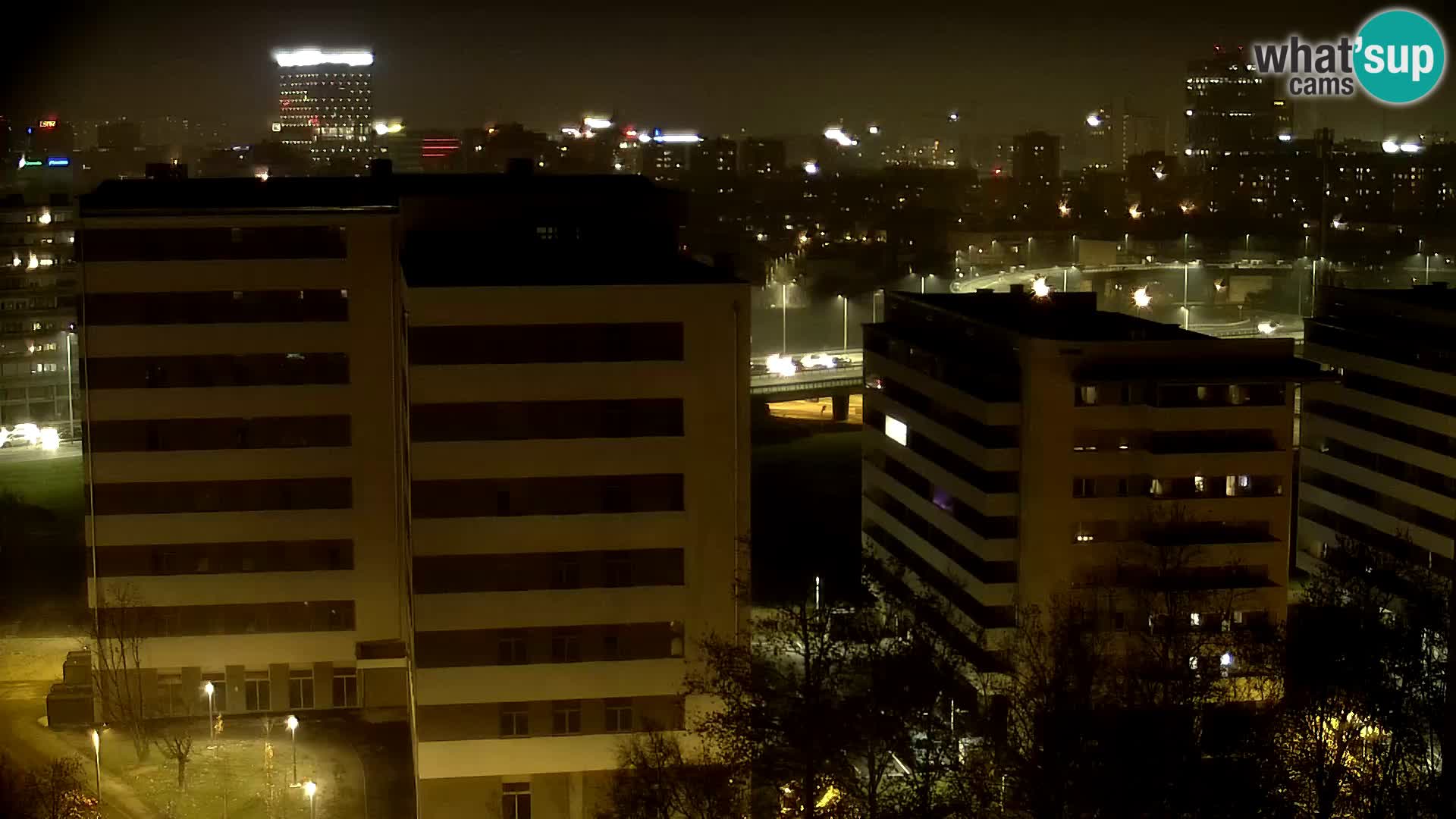 Rotonda en vivo que cruza Slavonska y Marin Držić Avenue en Zagreb webcam