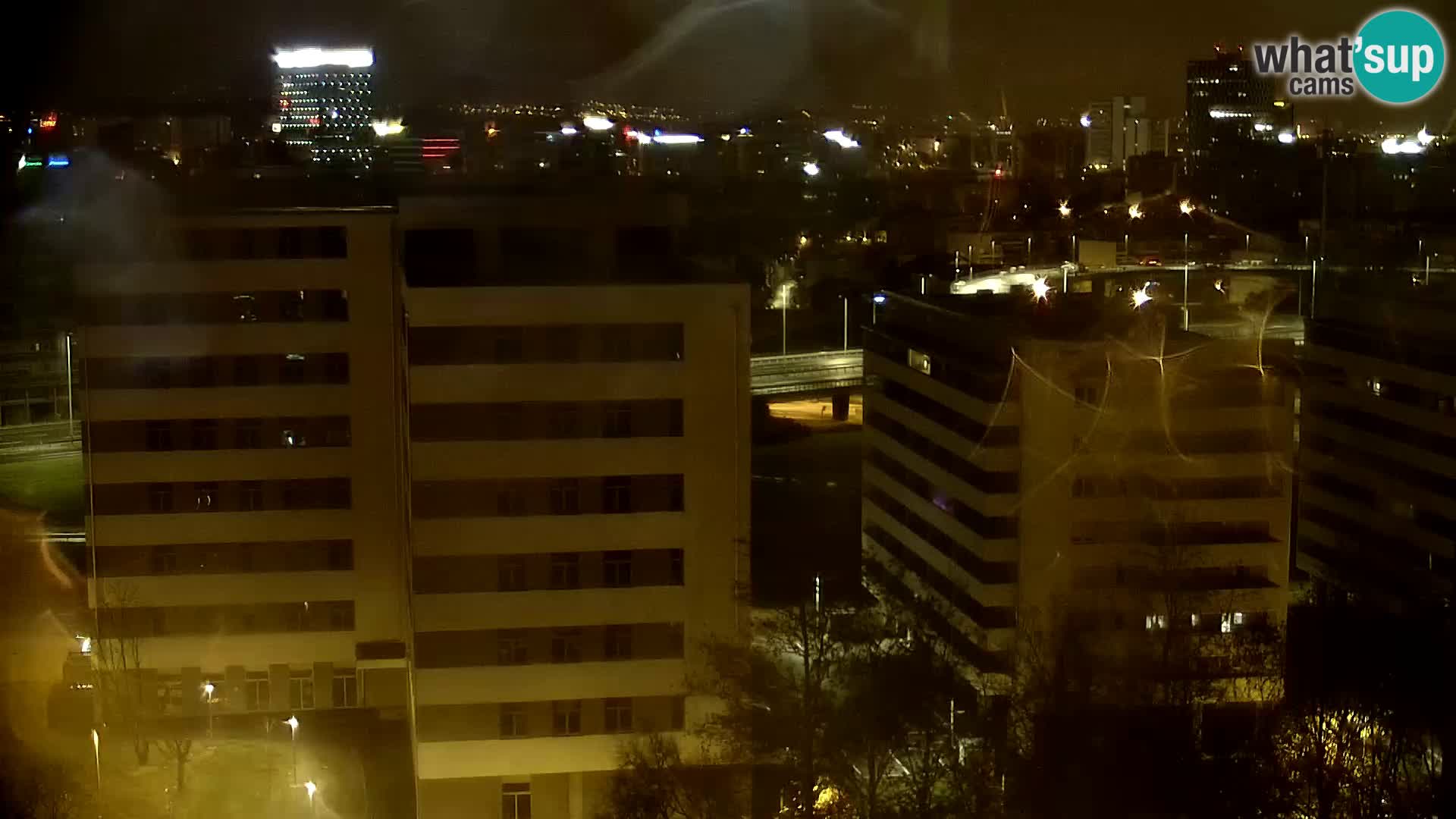 Rotonda en vivo que cruza Slavonska y Marin Držić Avenue en Zagreb webcam