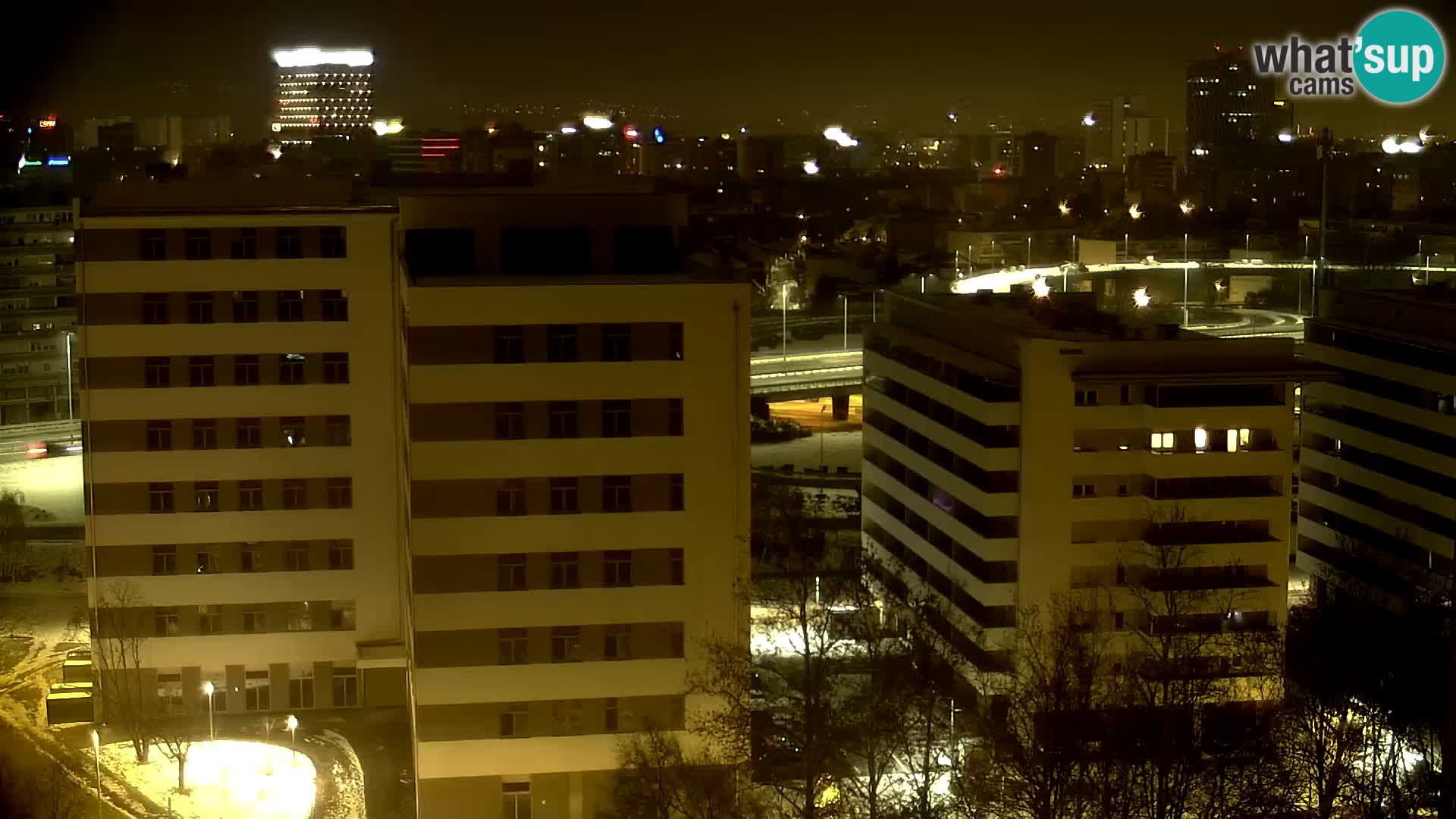 Rotonda en vivo que cruza Slavonska y Marin Držić Avenue en Zagreb webcam