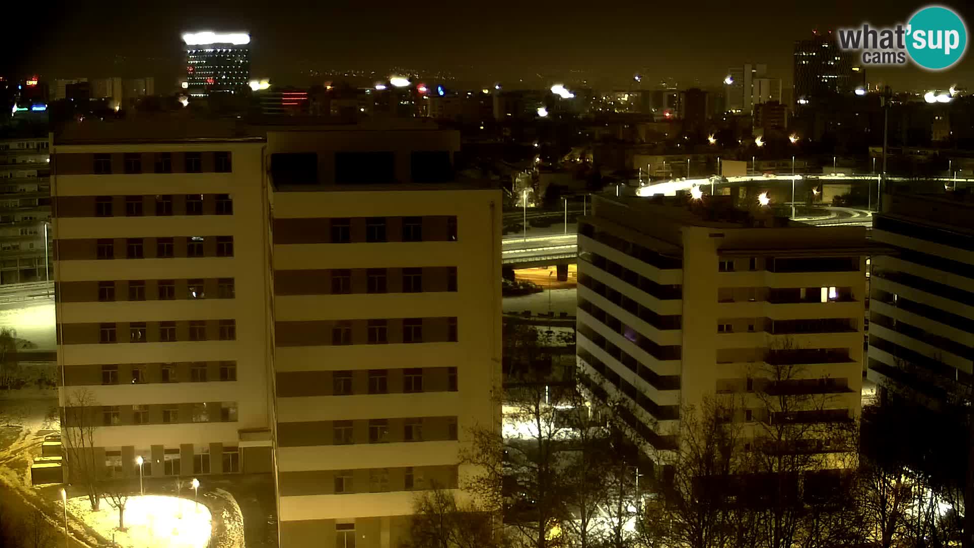 Rotonda en vivo que cruza Slavonska y Marin Držić Avenue en Zagreb webcam