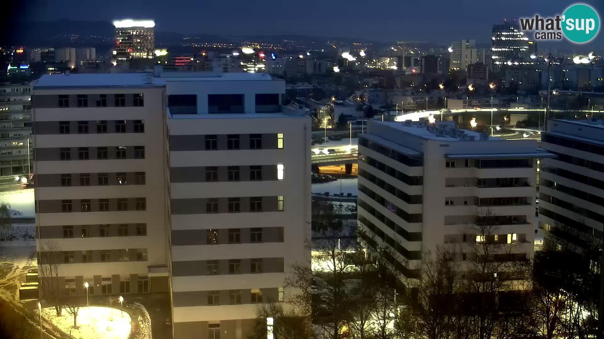 Rotonda en vivo que cruza Slavonska y Marin Držić Avenue en Zagreb webcam