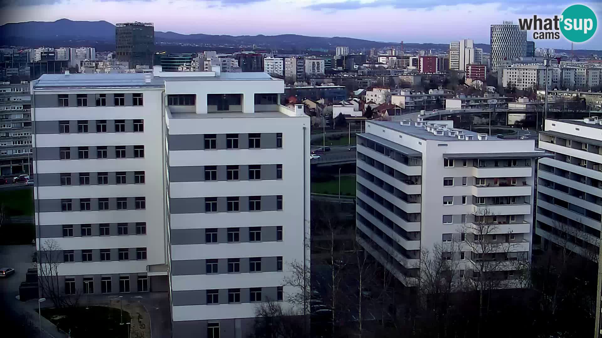 Rond-point en direct traversant les avenues Slavonska et Marin Držić à Zagreb webcam