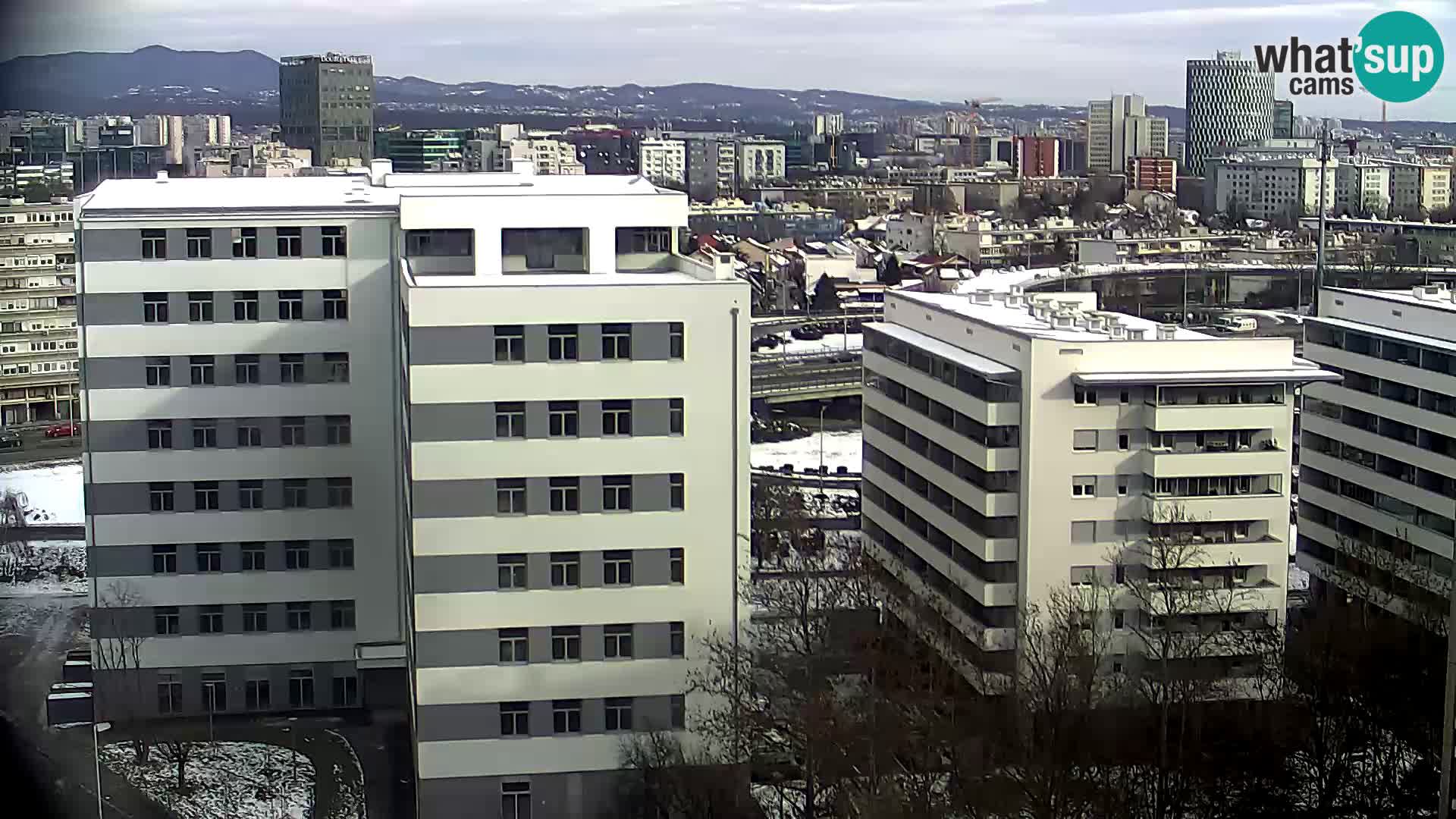 Rotonda en vivo que cruza Slavonska y Marin Držić Avenue en Zagreb webcam