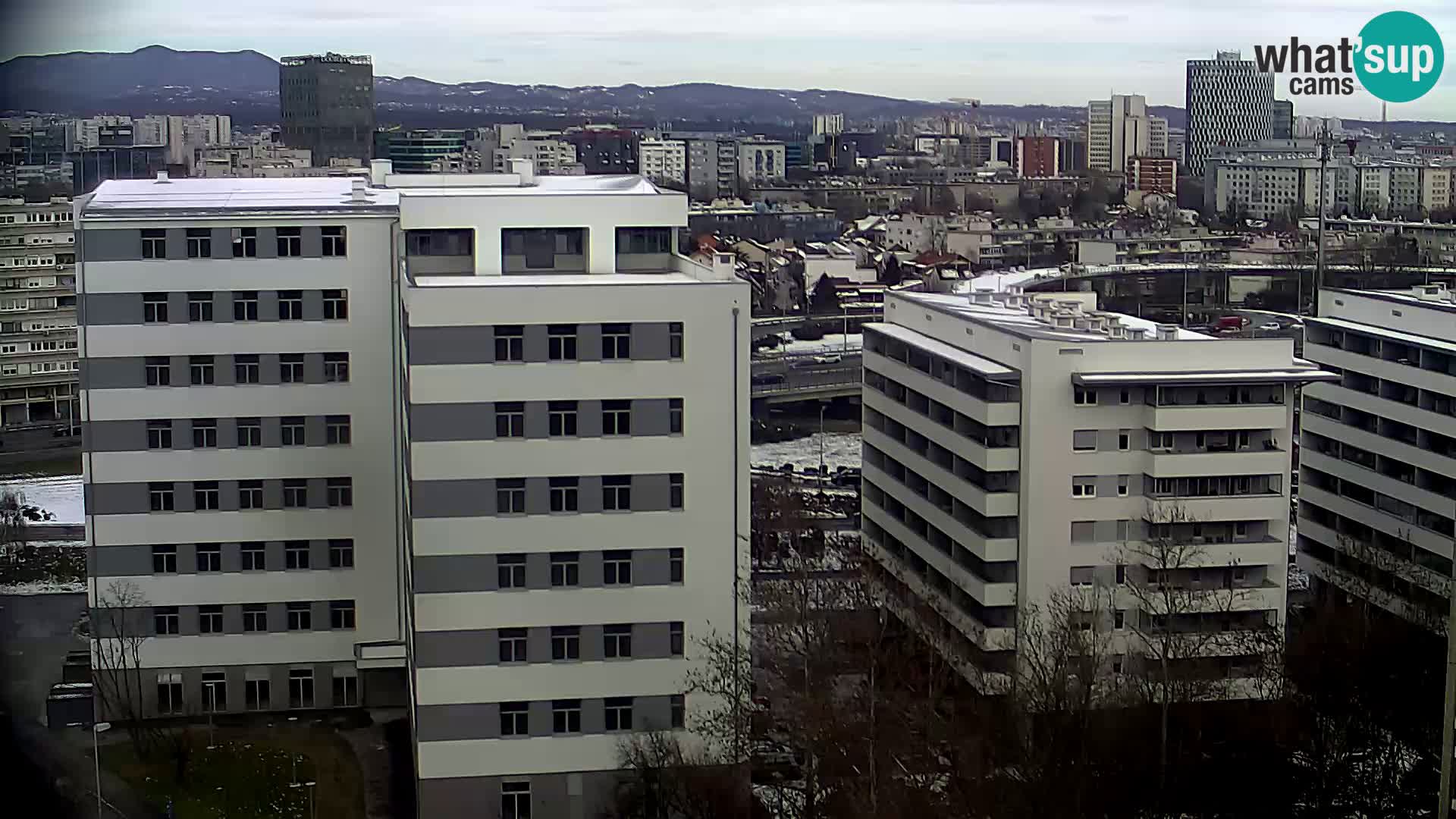 Rotonda en vivo que cruza Slavonska y Marin Držić Avenue en Zagreb webcam