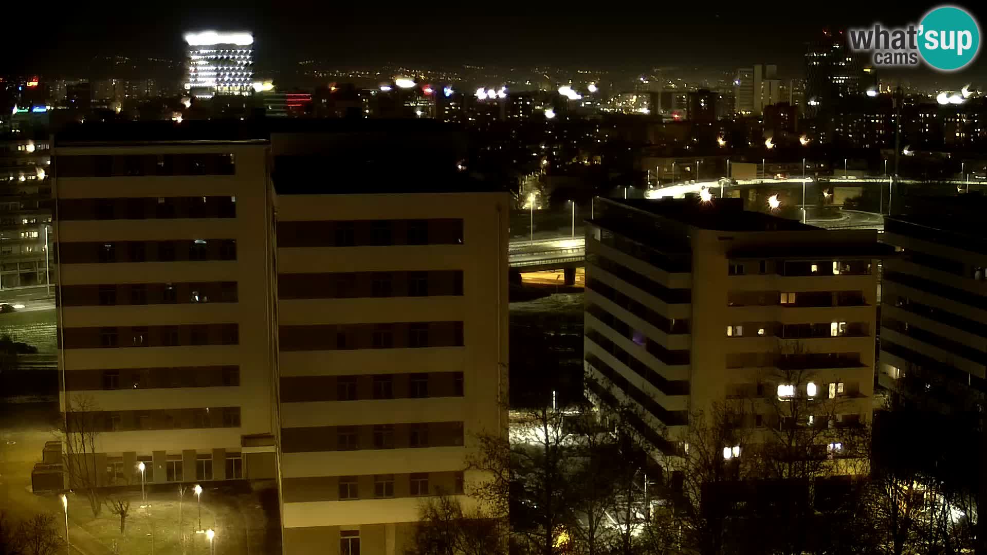 Rotonda en vivo que cruza Slavonska y Marin Držić Avenue en Zagreb webcam