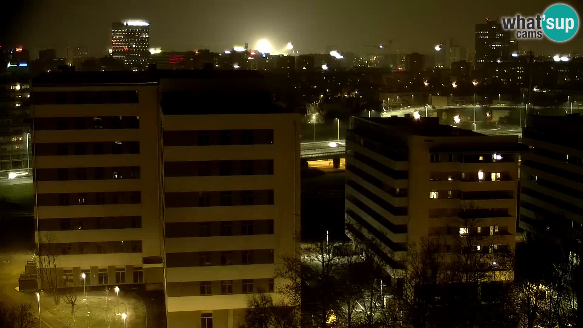 Rotonda en vivo que cruza Slavonska y Marin Držić Avenue en Zagreb webcam