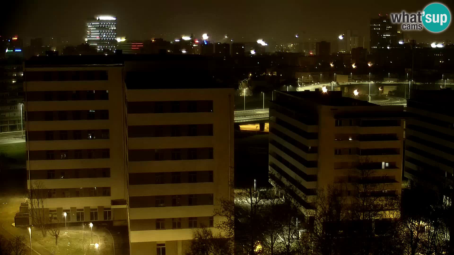 Rotonda en vivo que cruza Slavonska y Marin Držić Avenue en Zagreb webcam