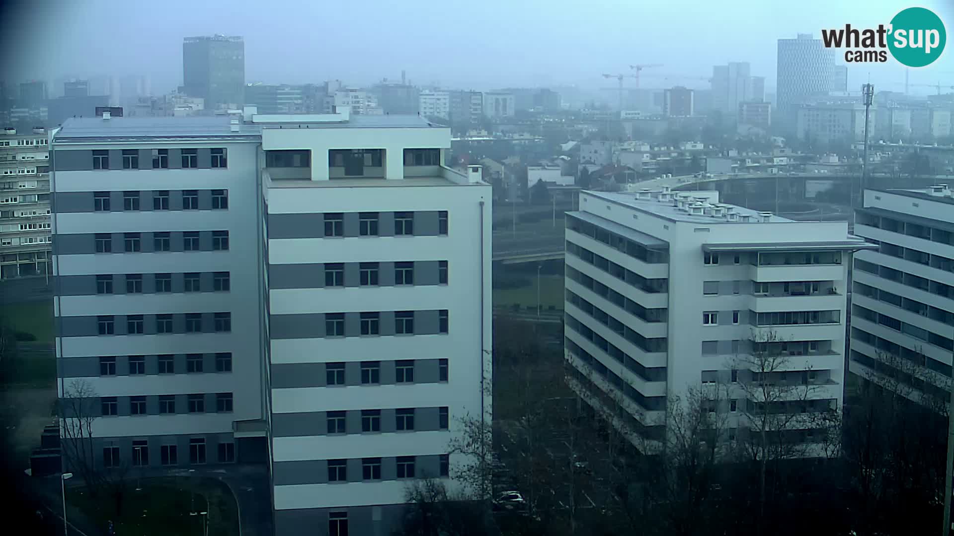 Rotonda en vivo que cruza Slavonska y Marin Držić Avenue en Zagreb webcam