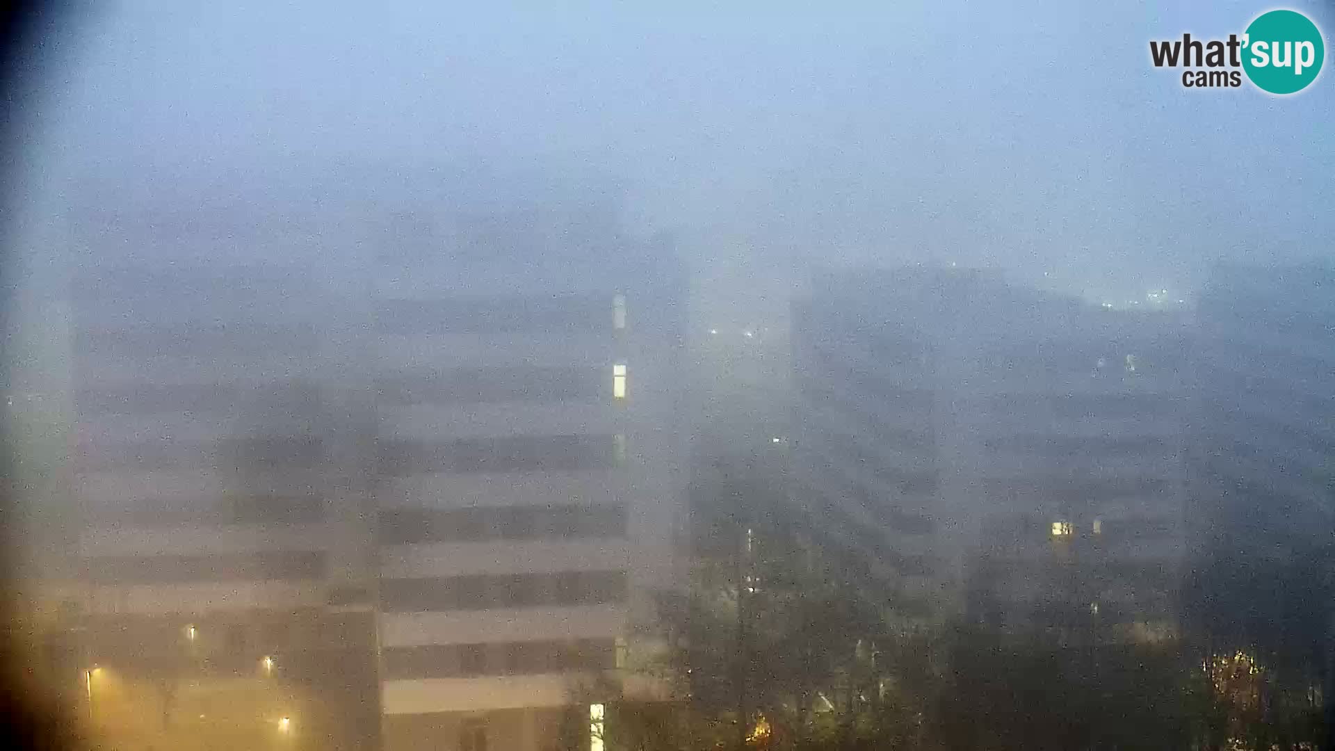 Rotonda en vivo que cruza Slavonska y Marin Držić Avenue en Zagreb webcam